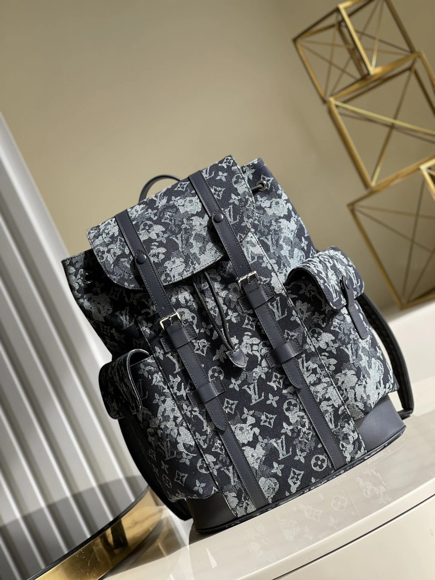 LV BAG M