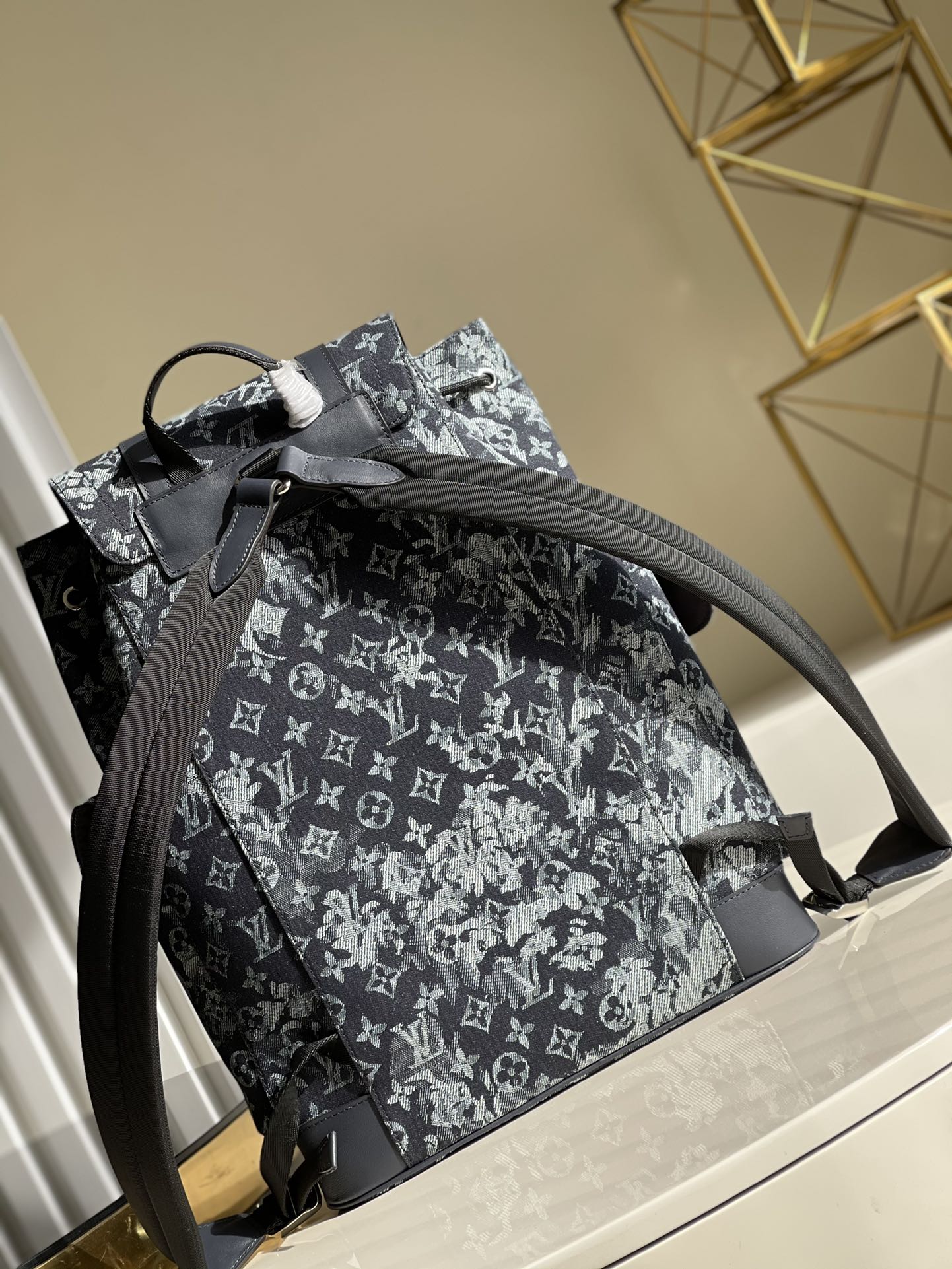 LV BAG M