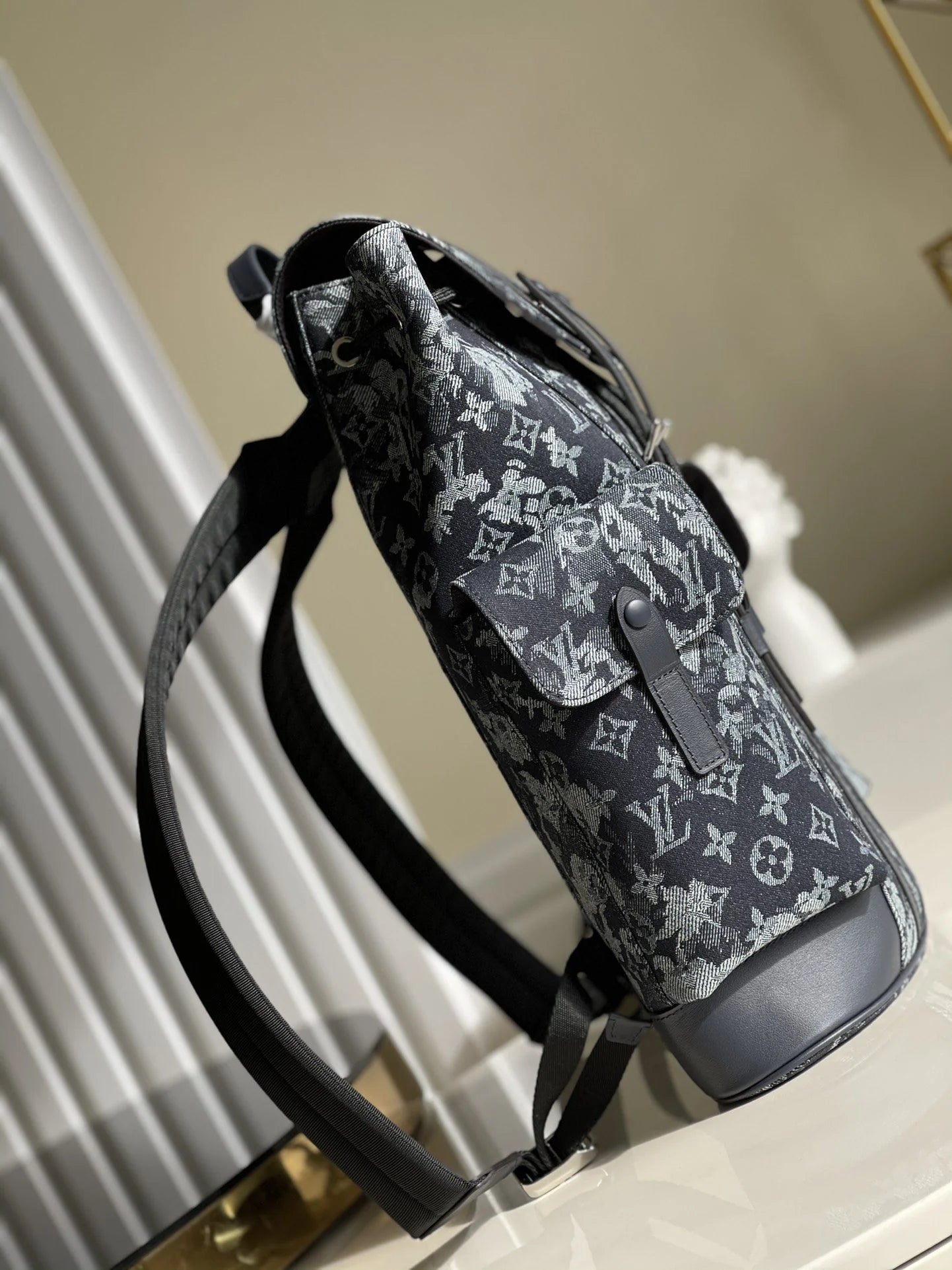 LV BAG M