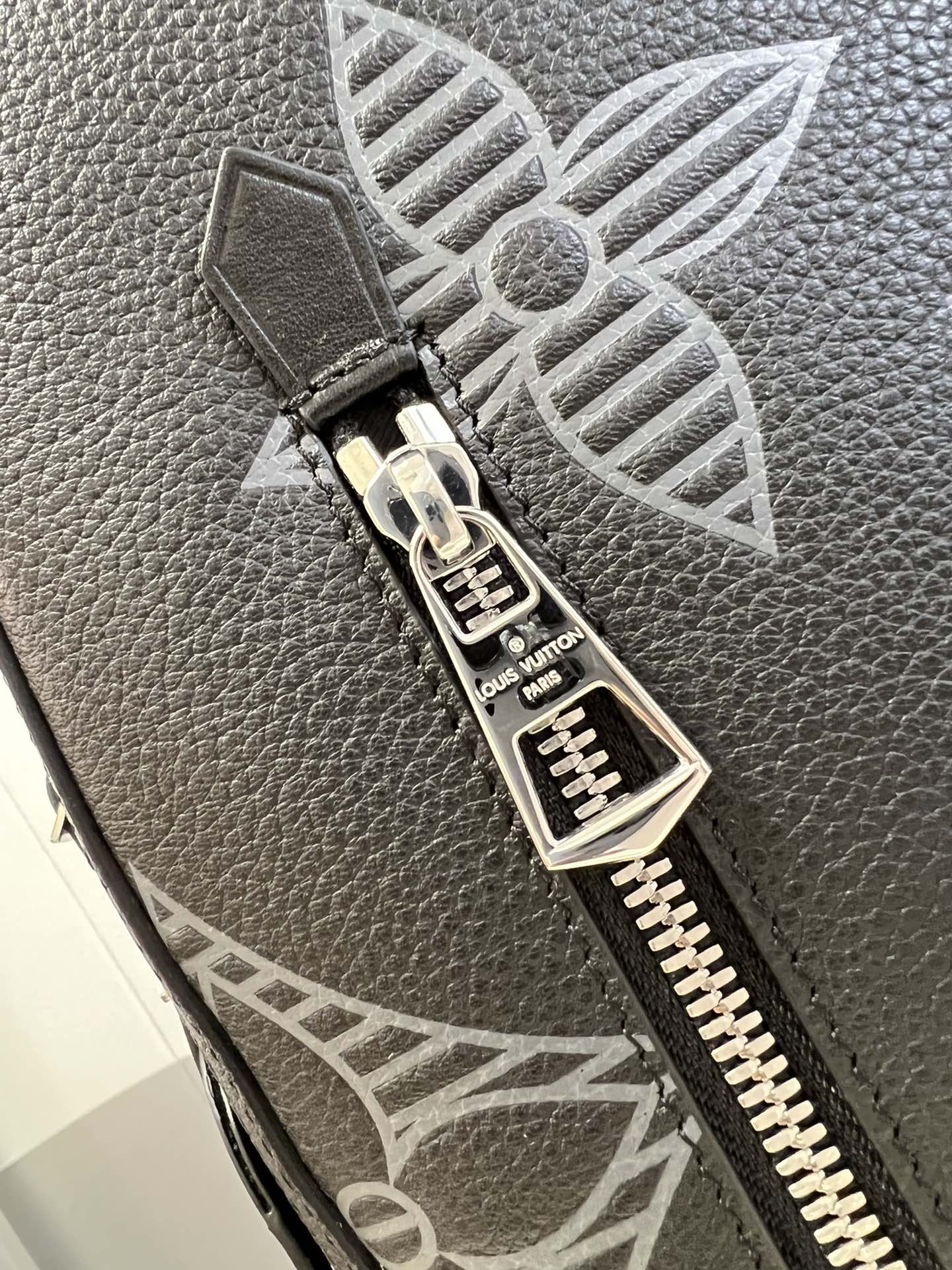 LV BAG M