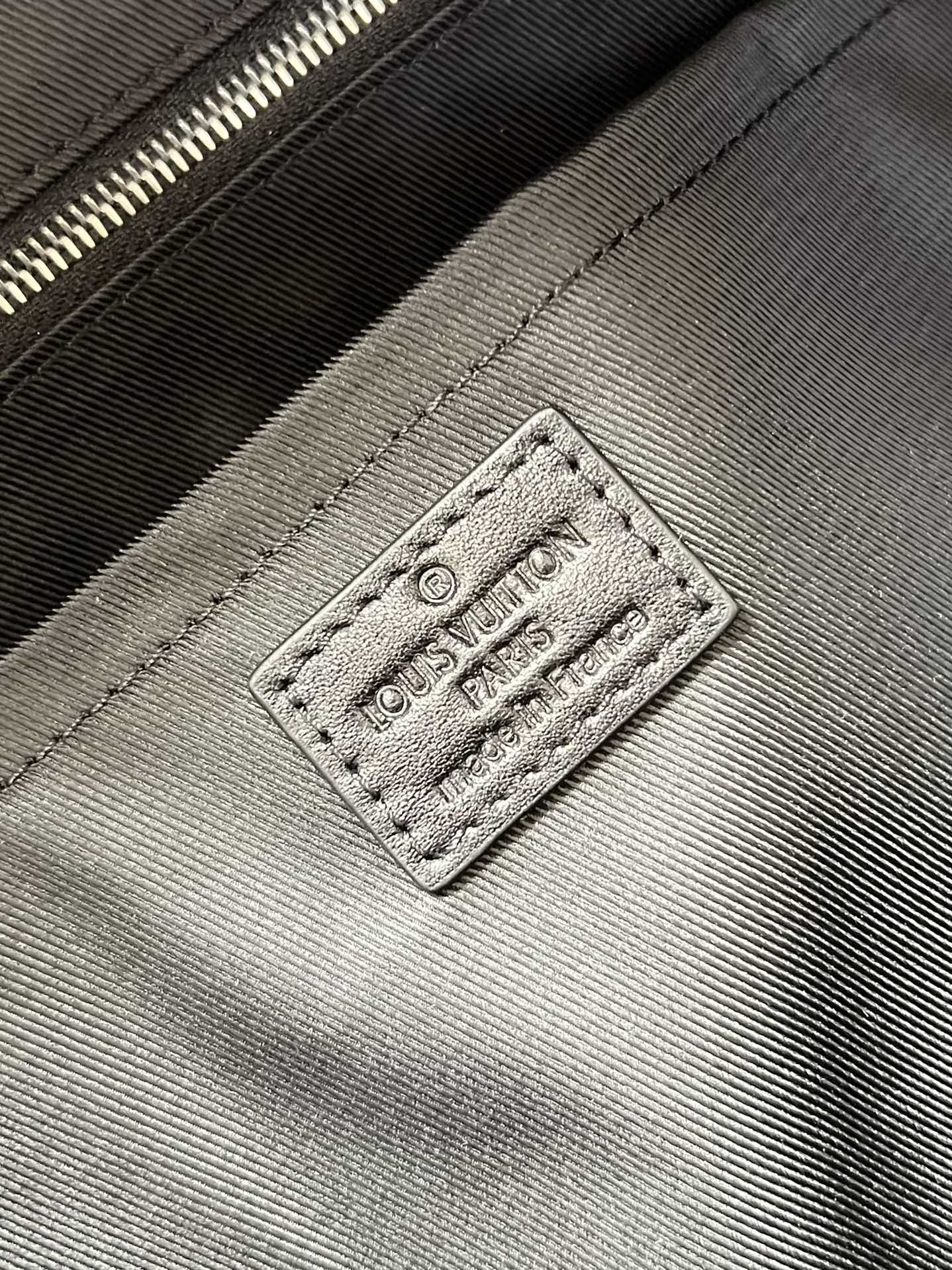 LV BAG M