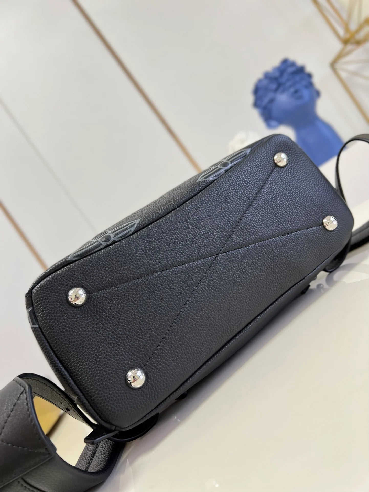 LV BAG M