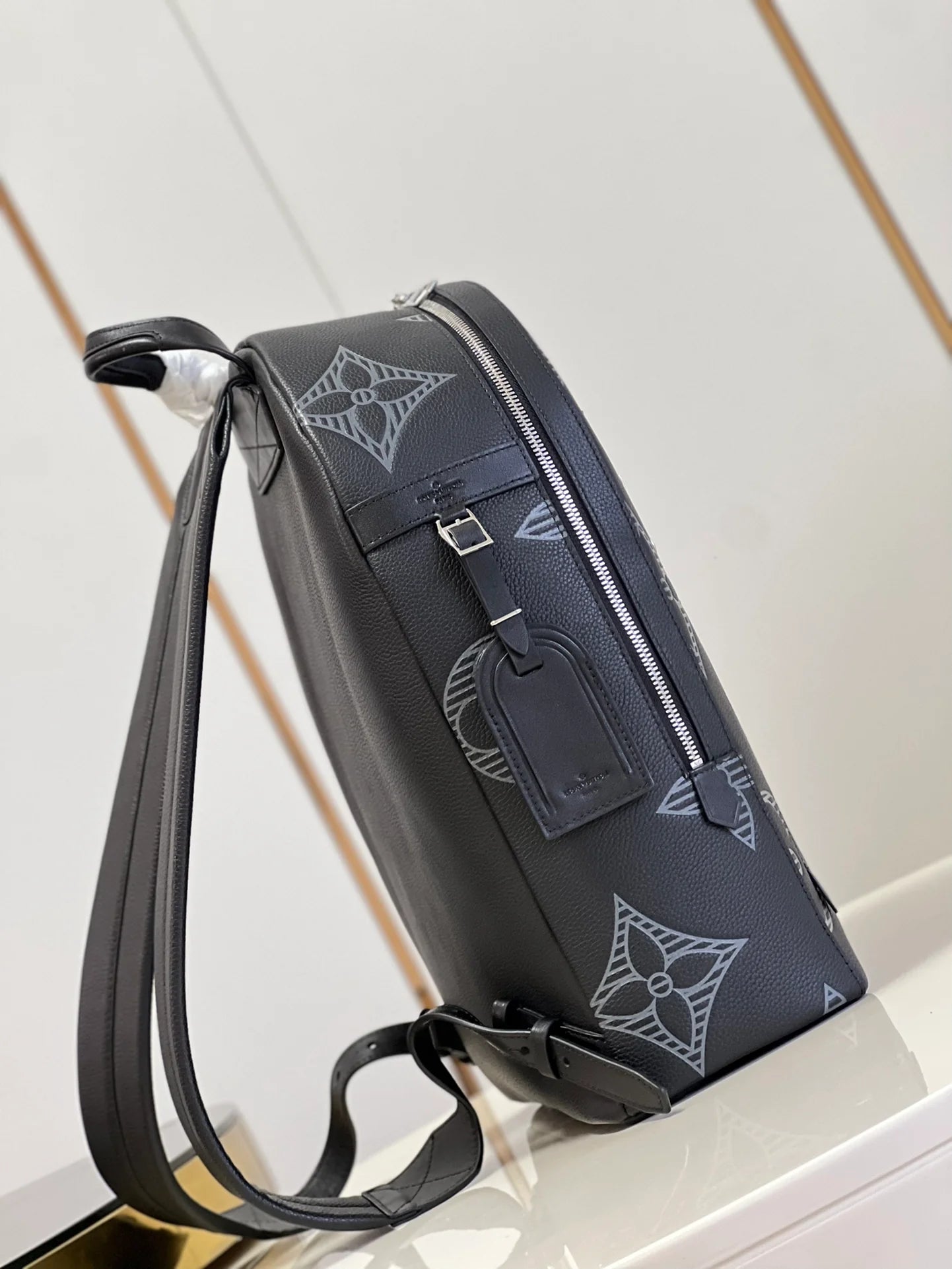LV BAG M