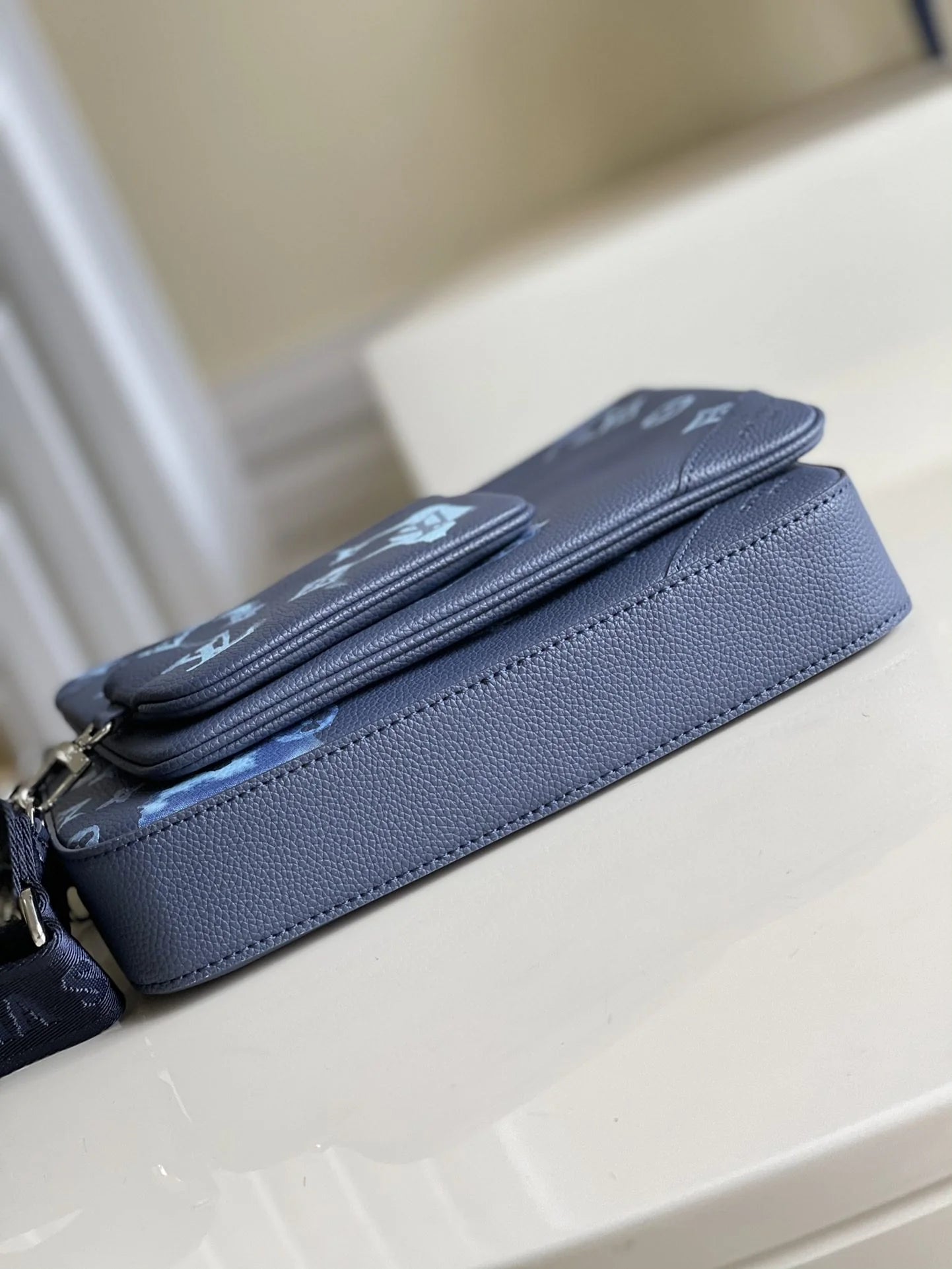 LV BAG M