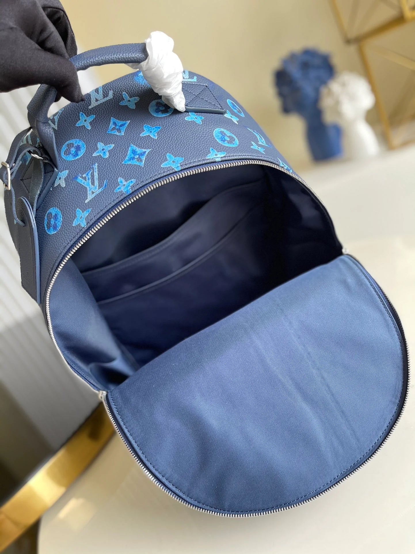 LV BAG M