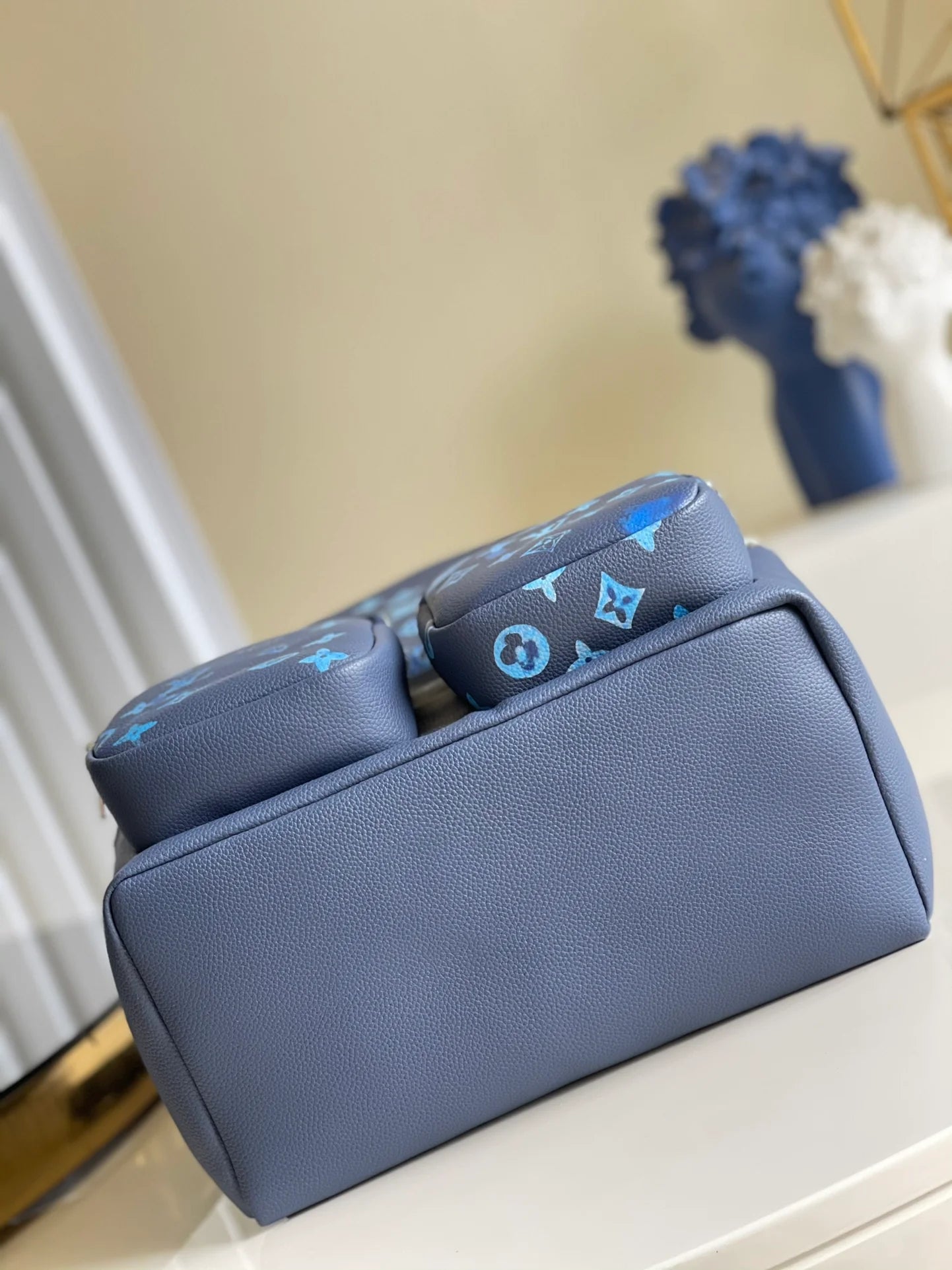 LV BAG M