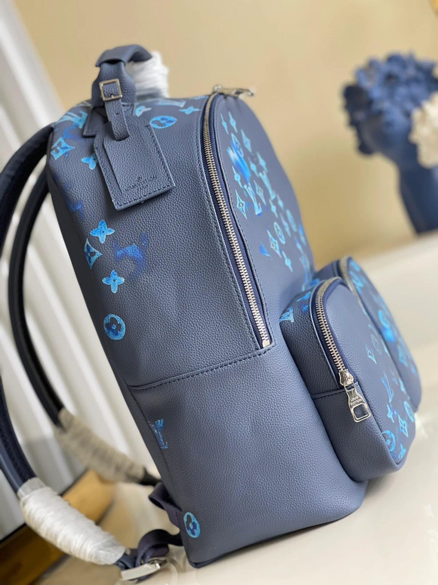 LV BAG M