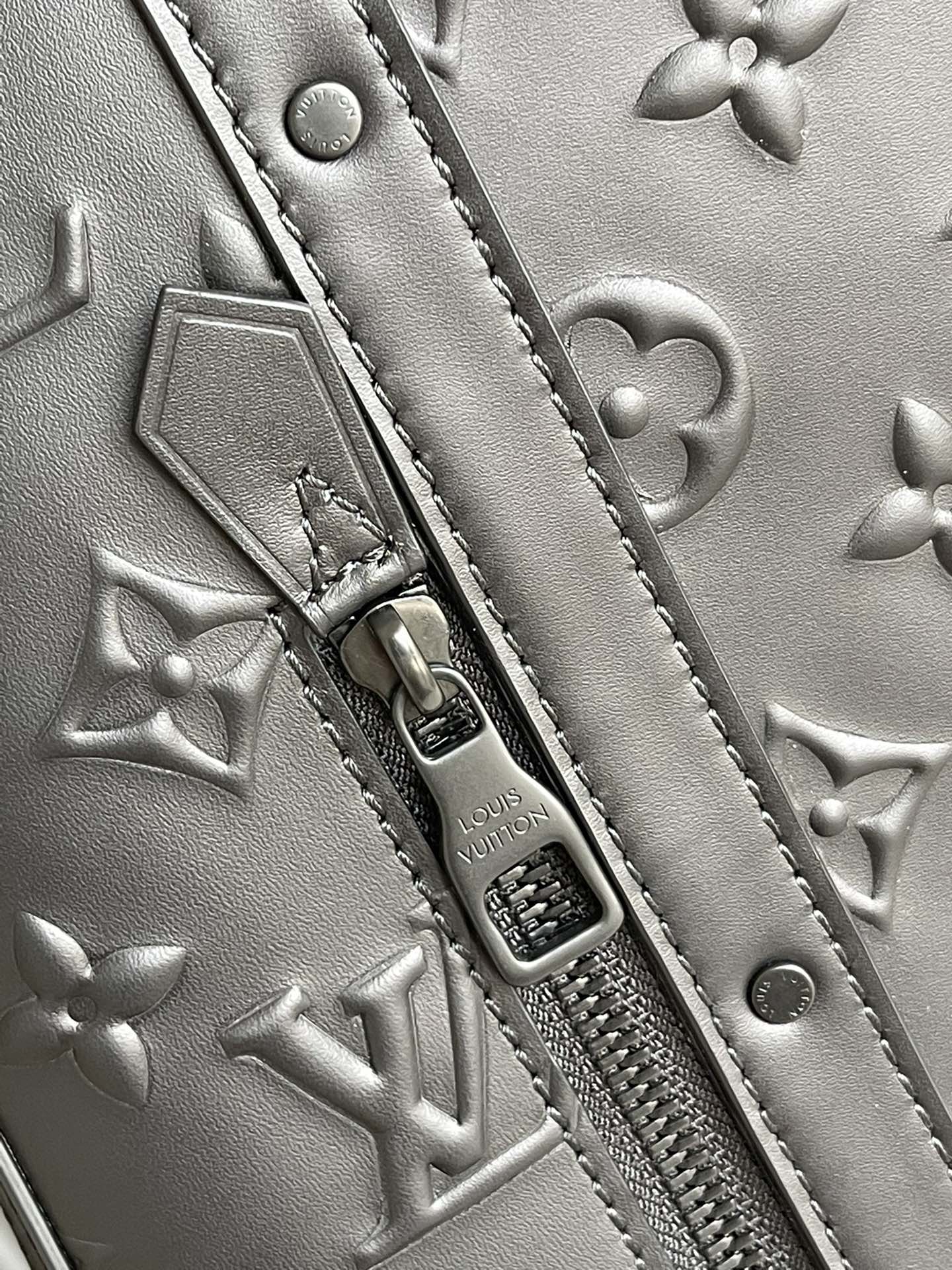 LV BAG M