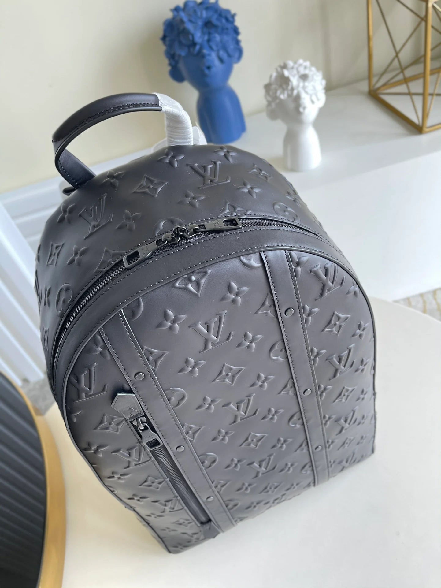LV BAG M