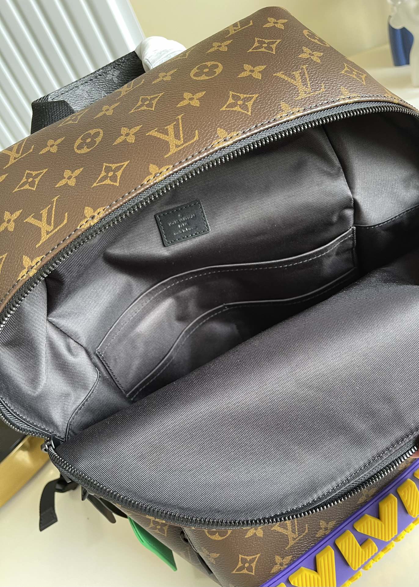 LV BAG M