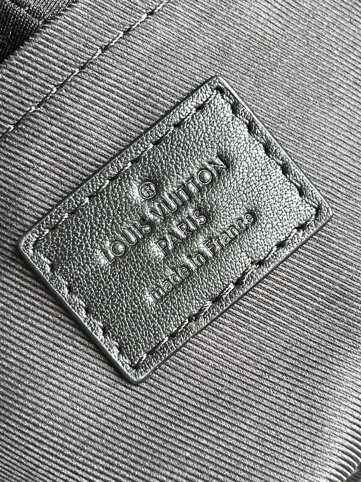 LV BAG M
