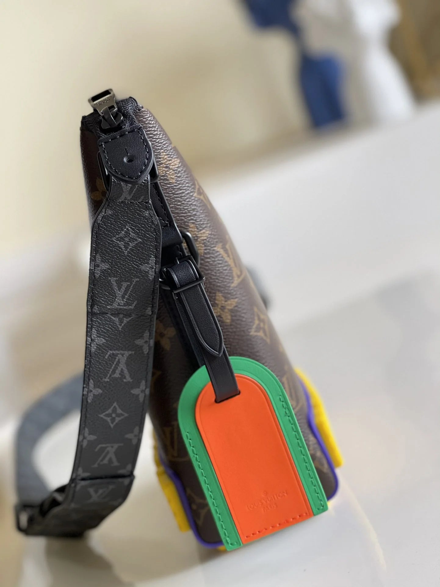 LV BAG M