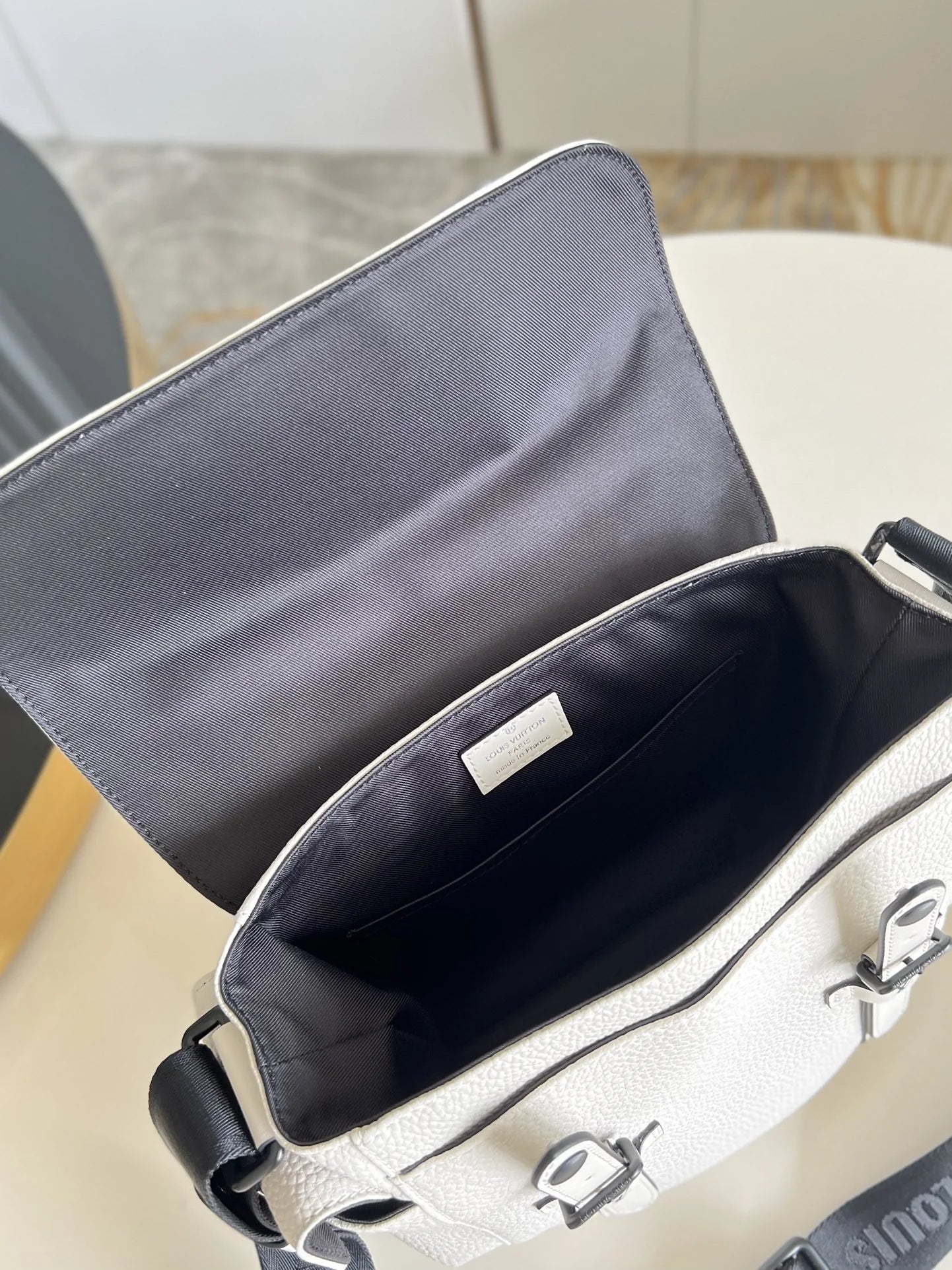 LV BAG M