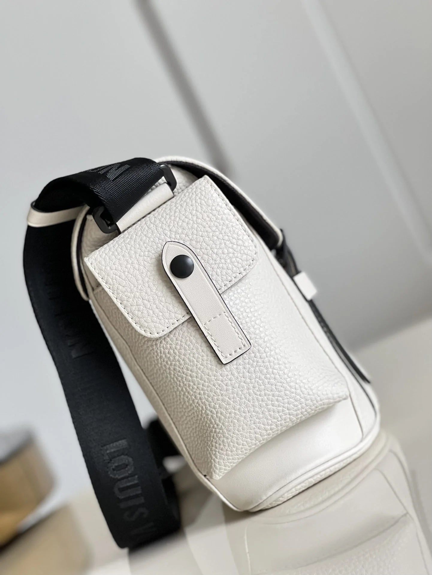LV BAG M