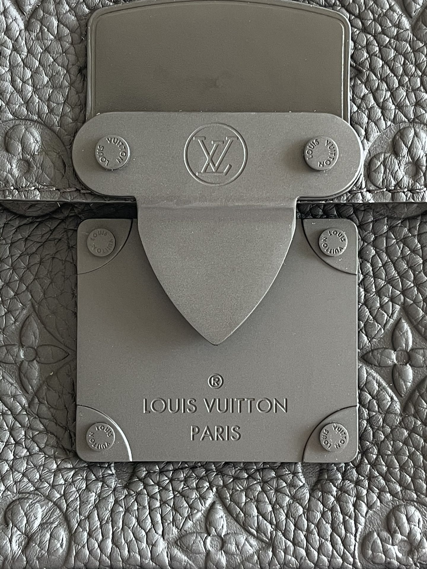 LV BAG M