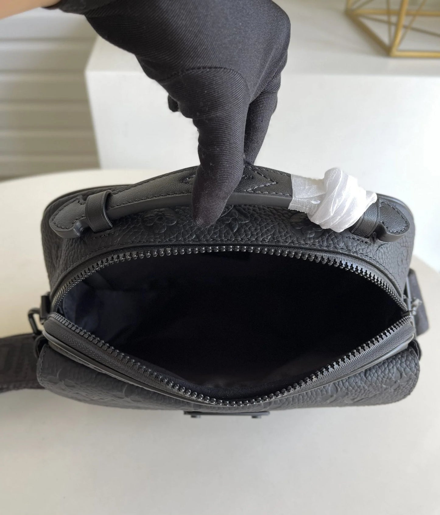 LV BAG M