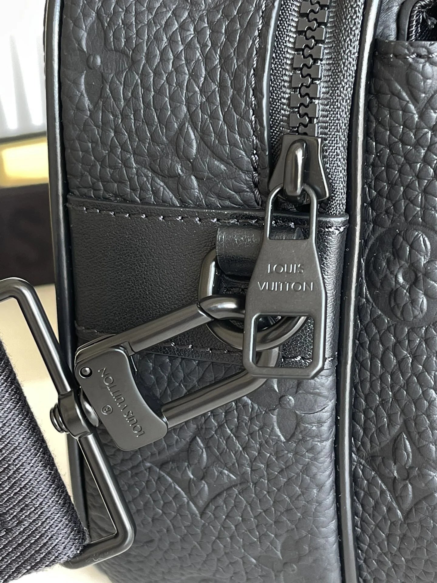 LV BAG M