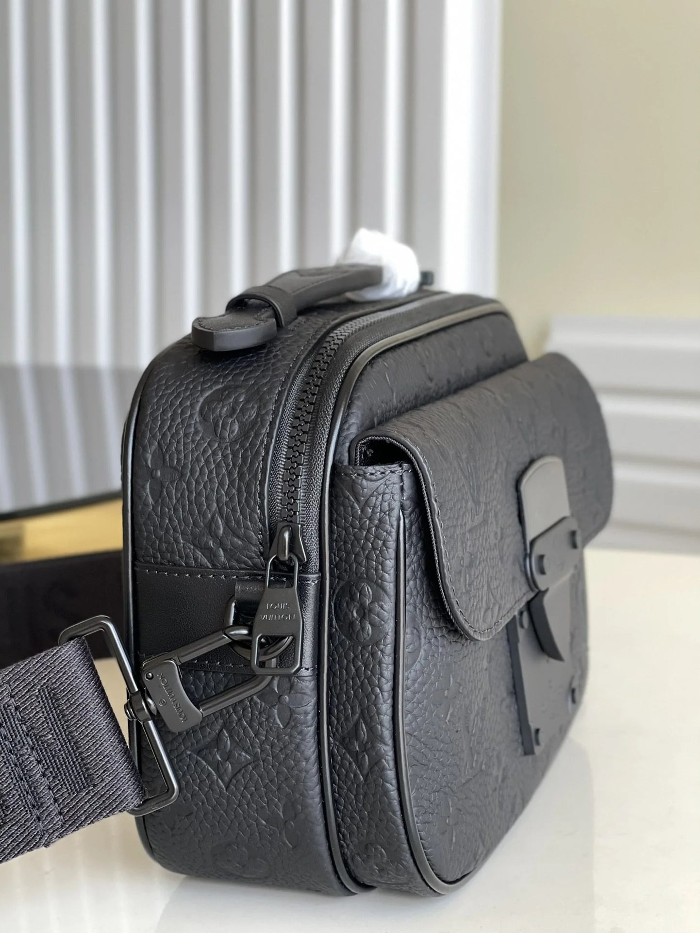 LV BAG M