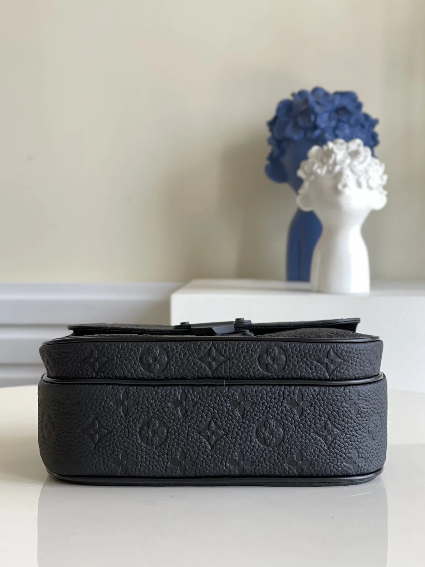 LV BAG M