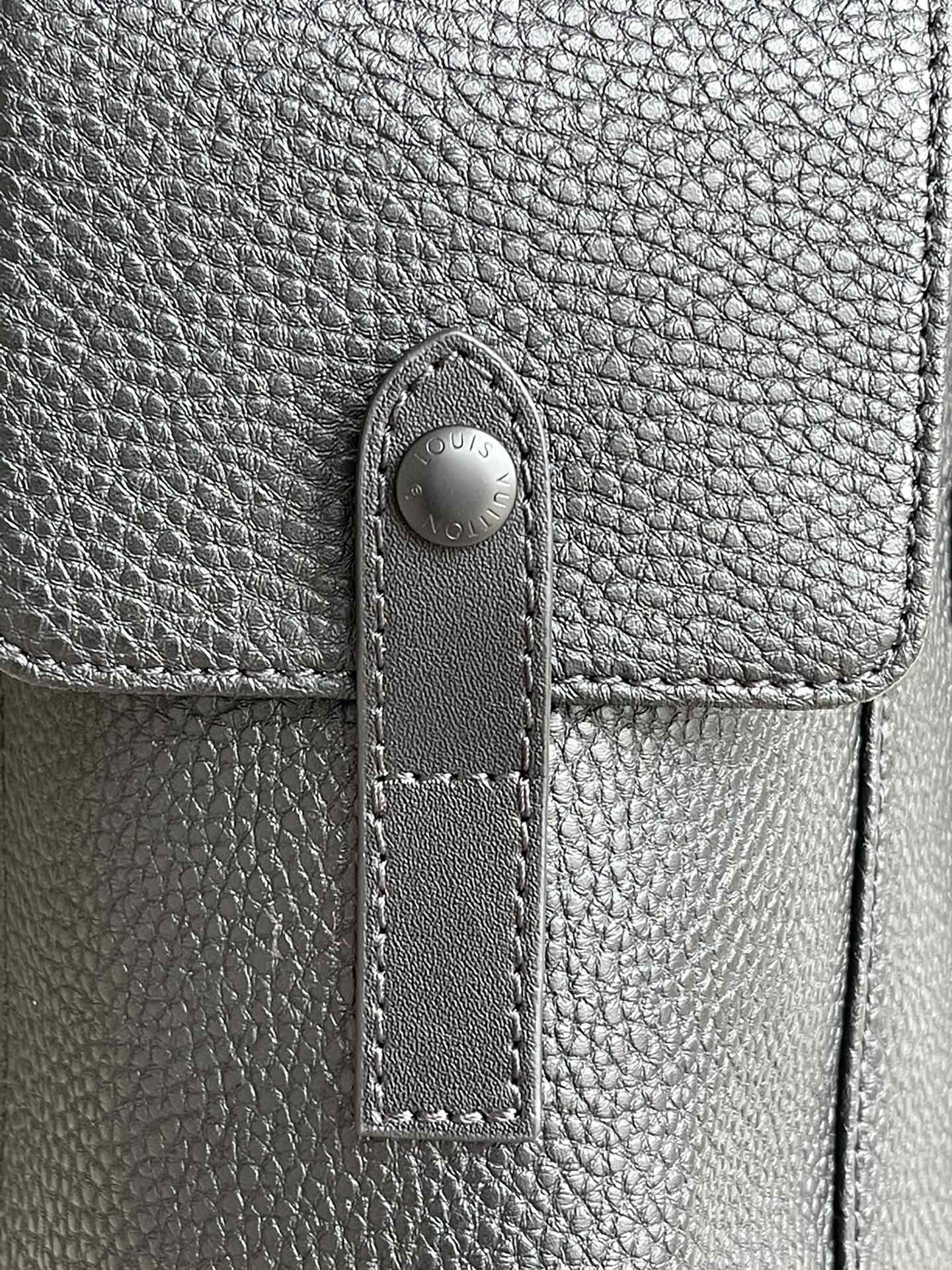 LV BAG M