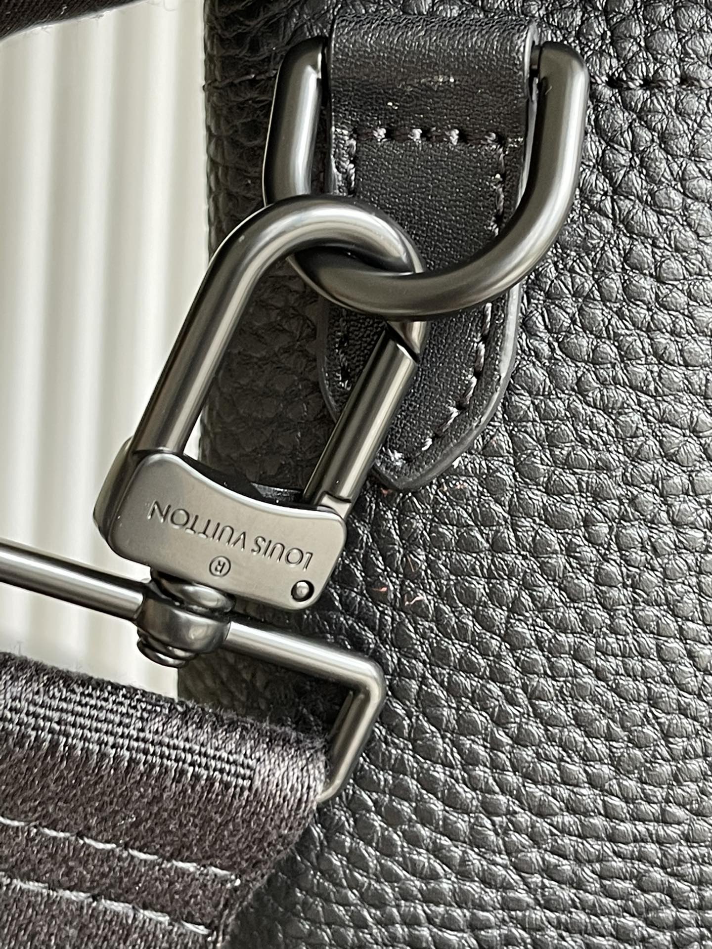 LV BAG M
