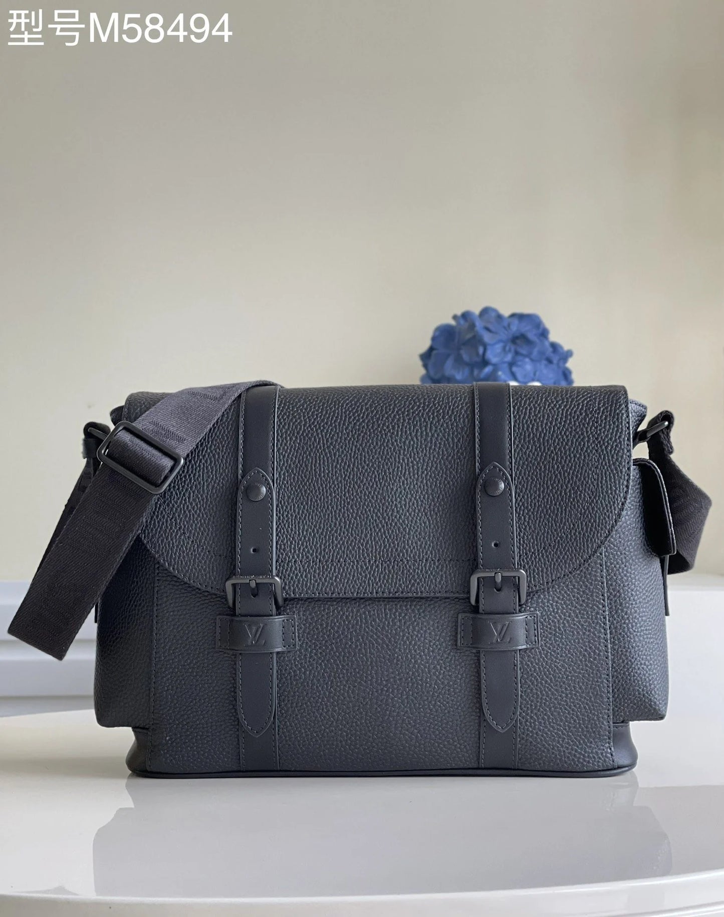 LV BAG M
