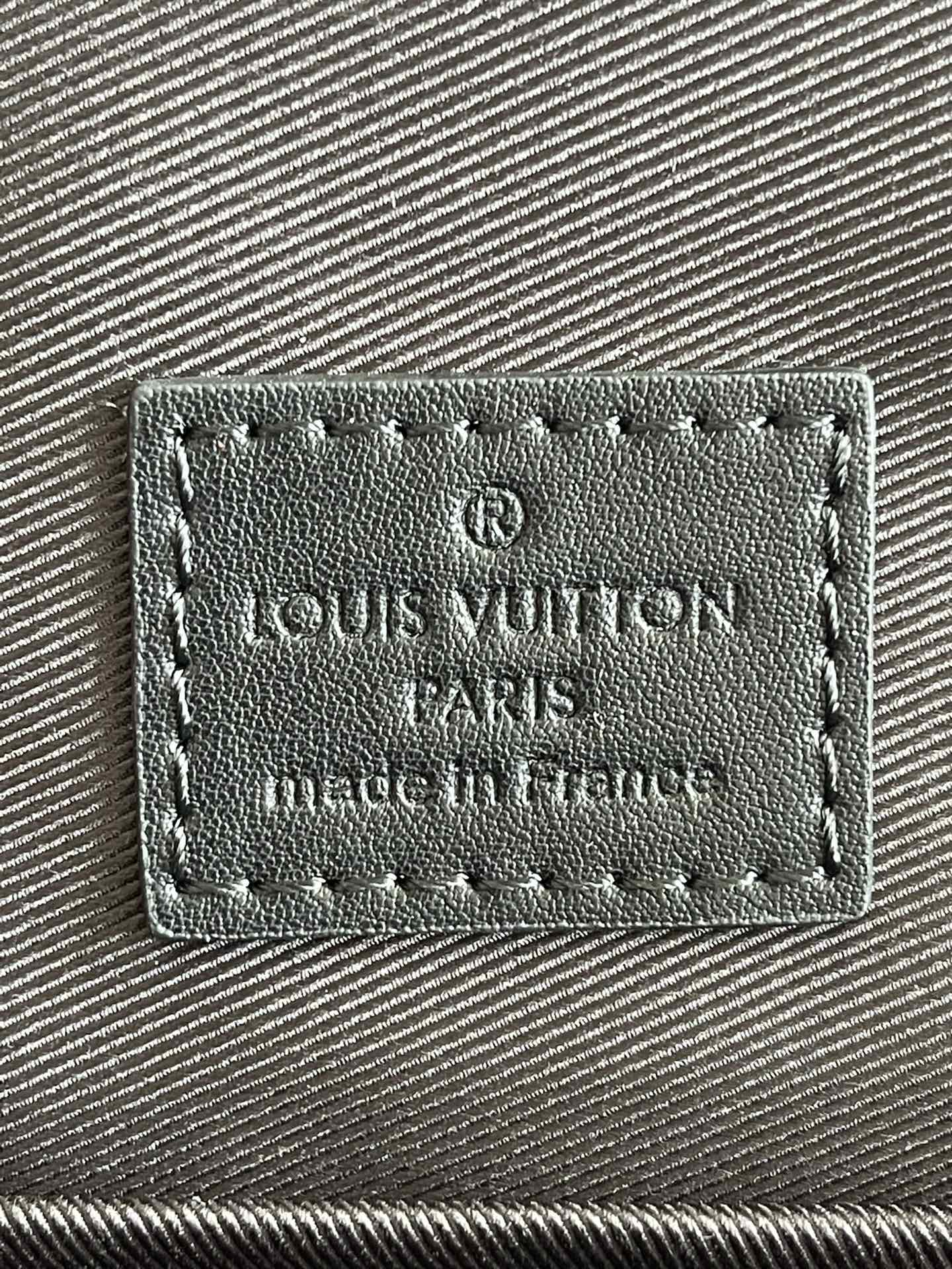 LV BAG M