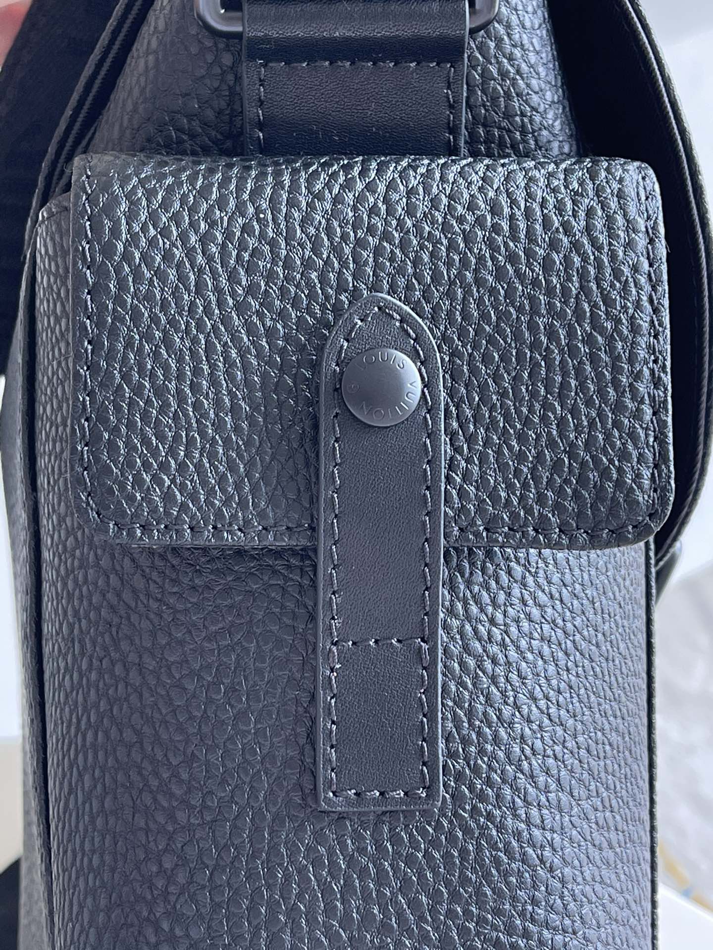 LV BAG M