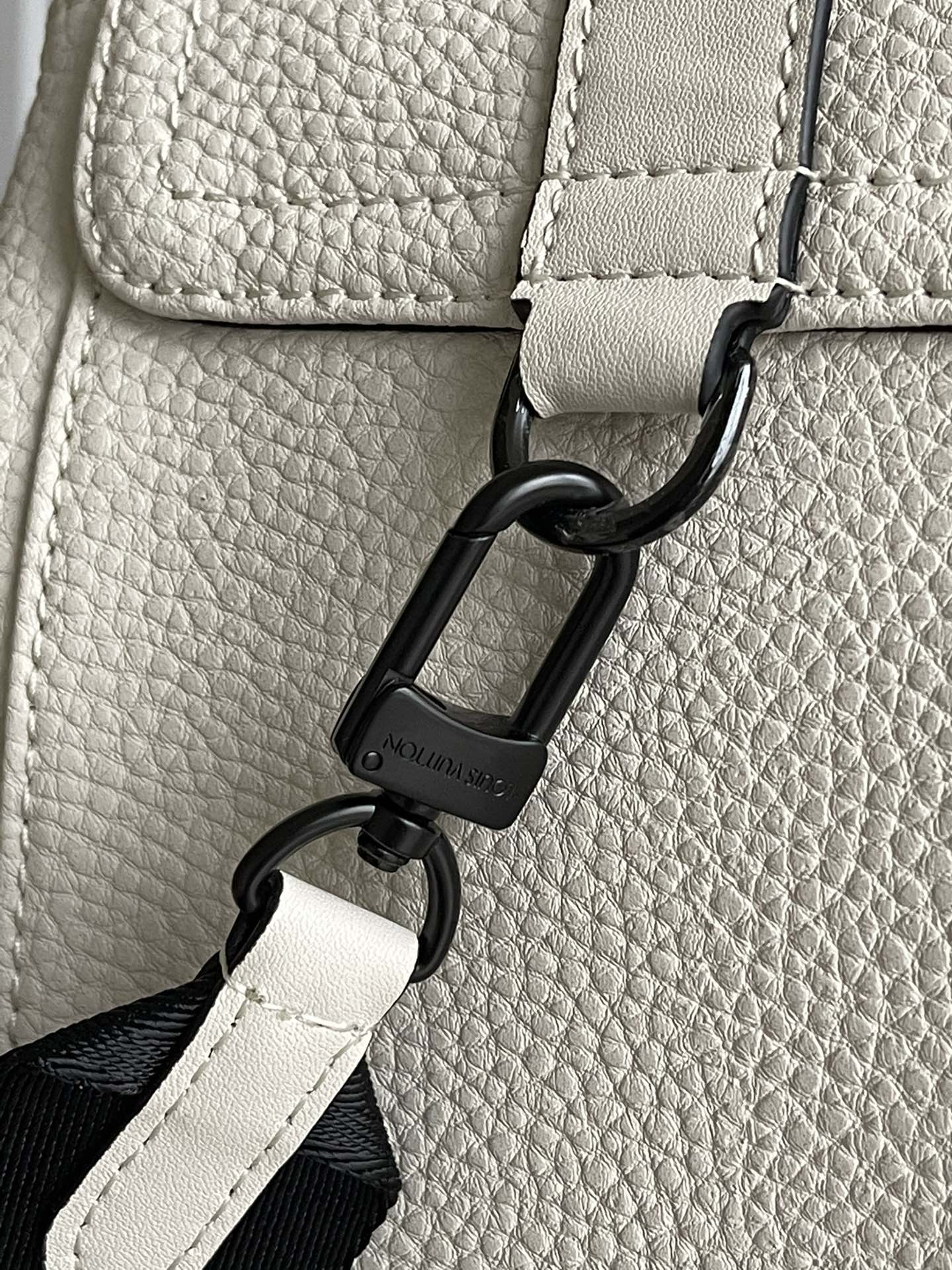 LV BAG M58495