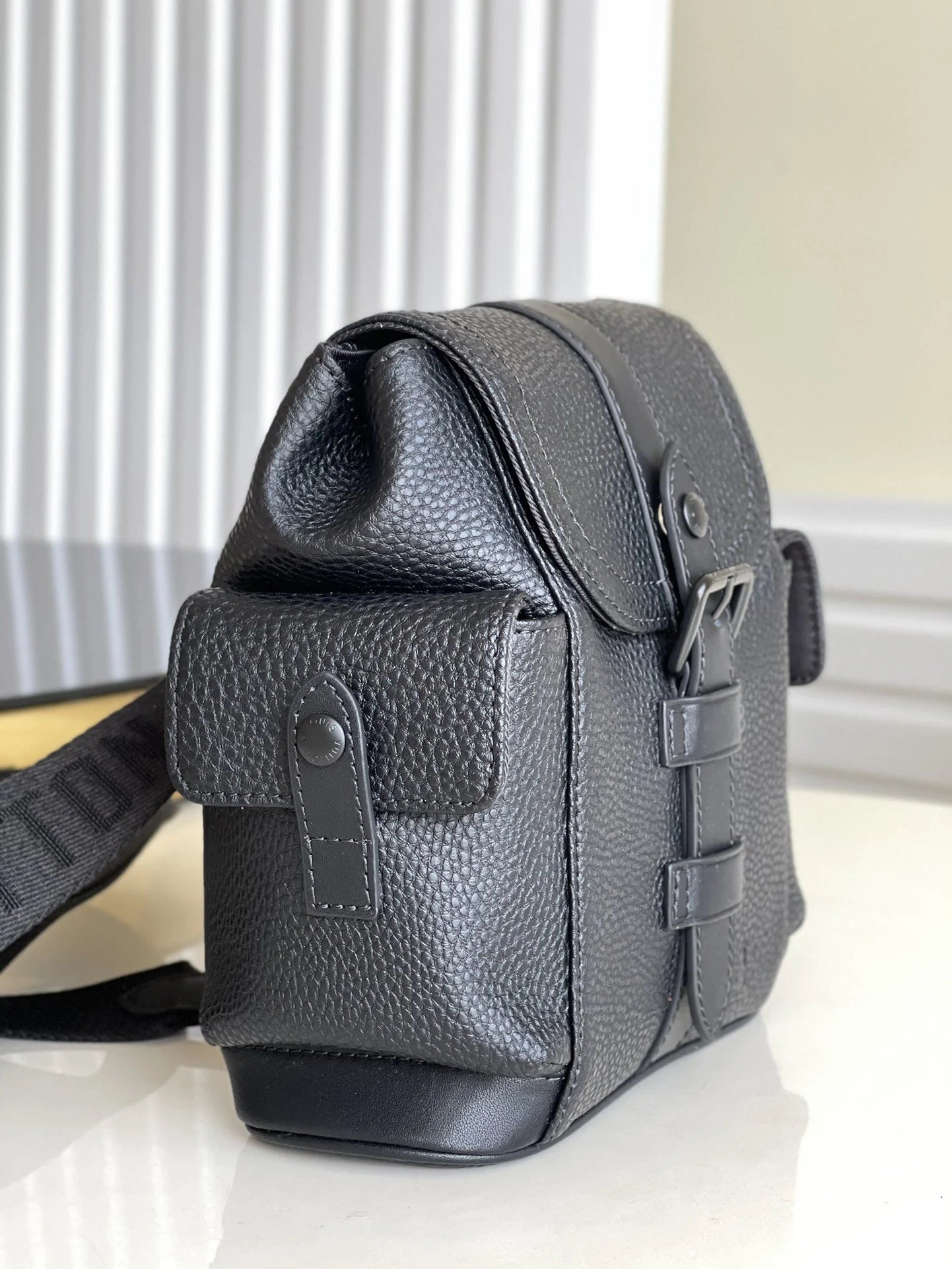 LV BAG M