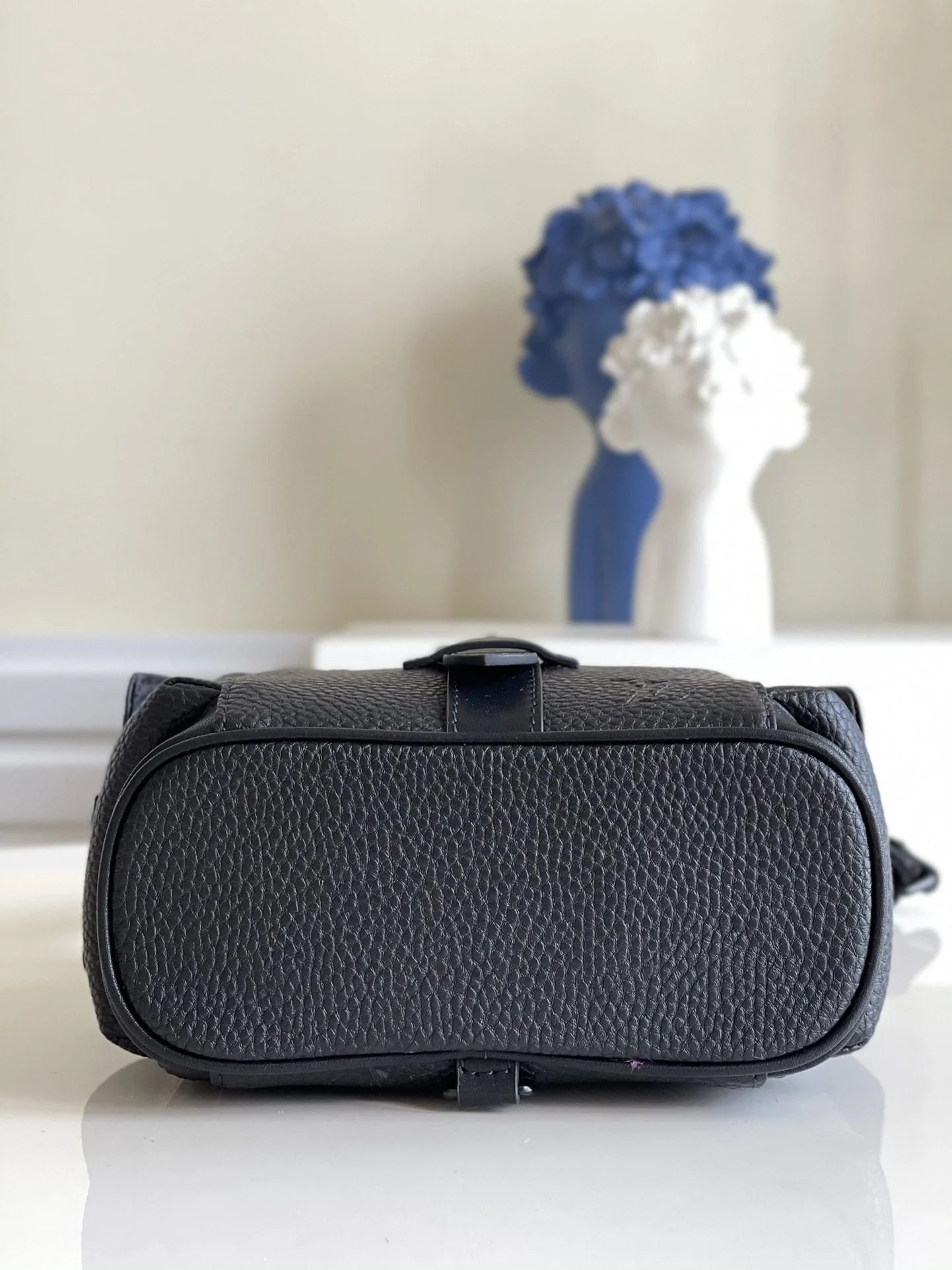 LV BAG M