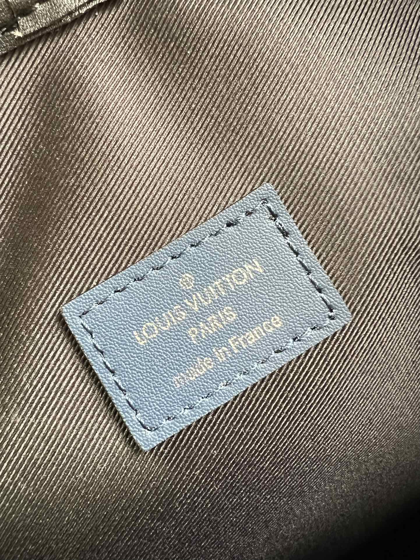 LV BAG M