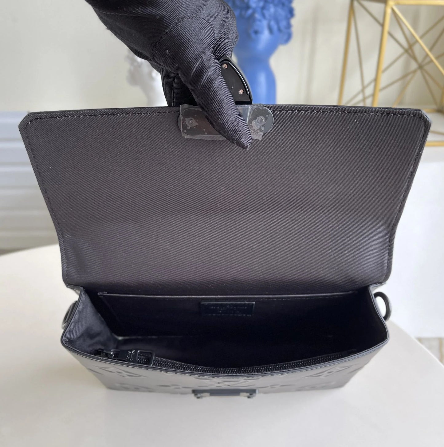 LV BAG M