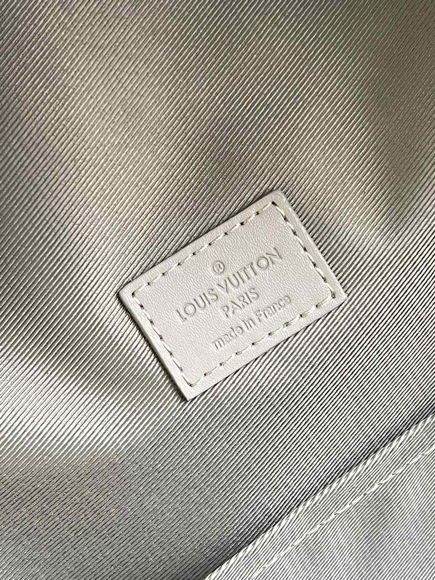 LV BAG M