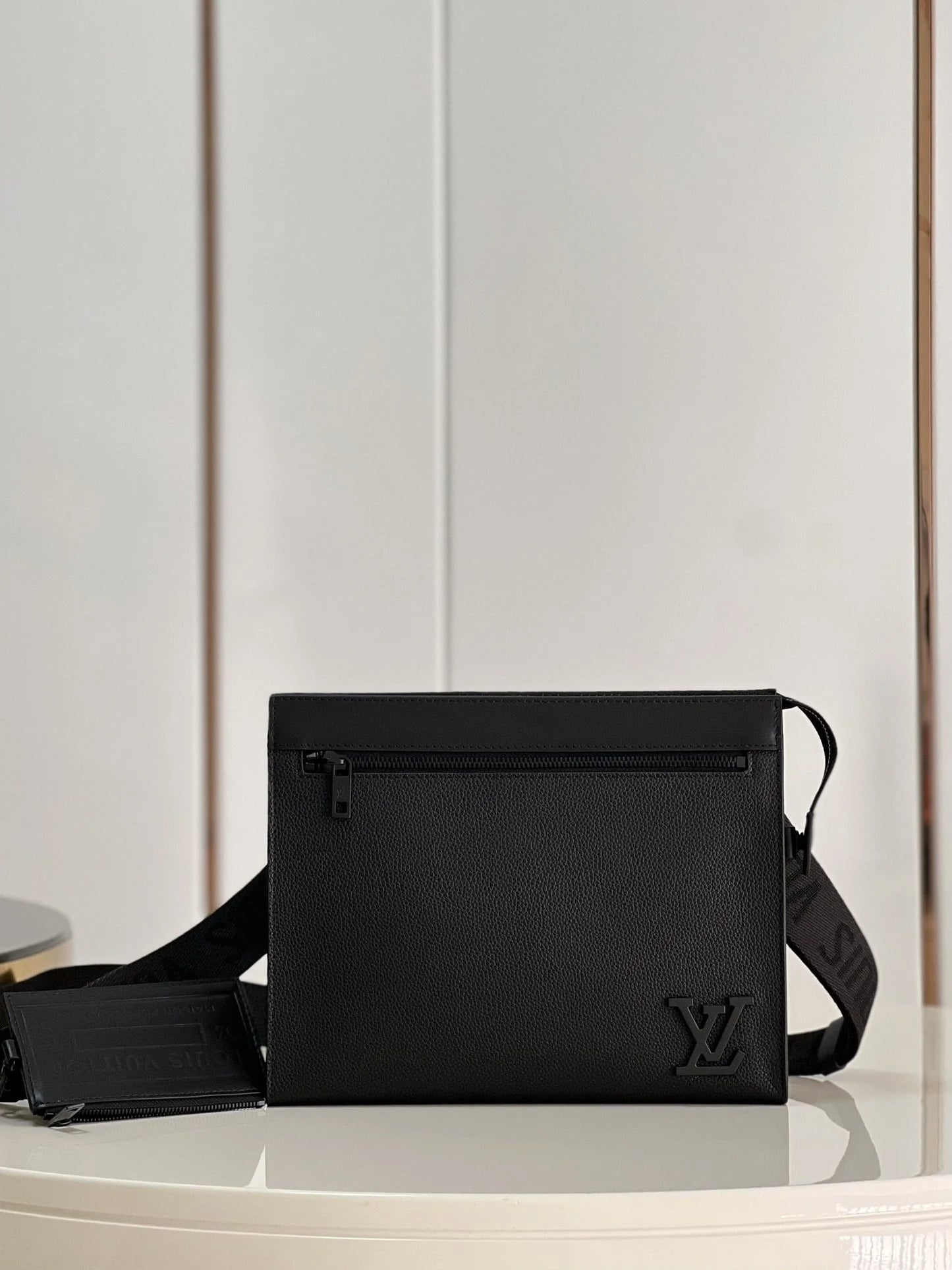 LV BAG M