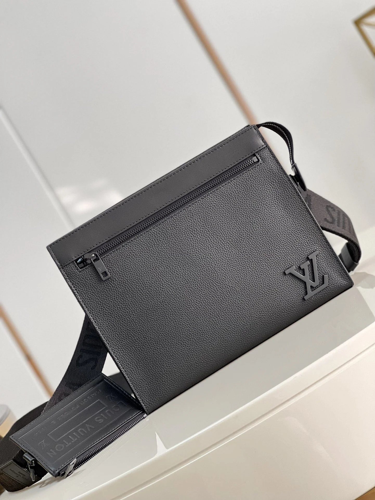 LV BAG M