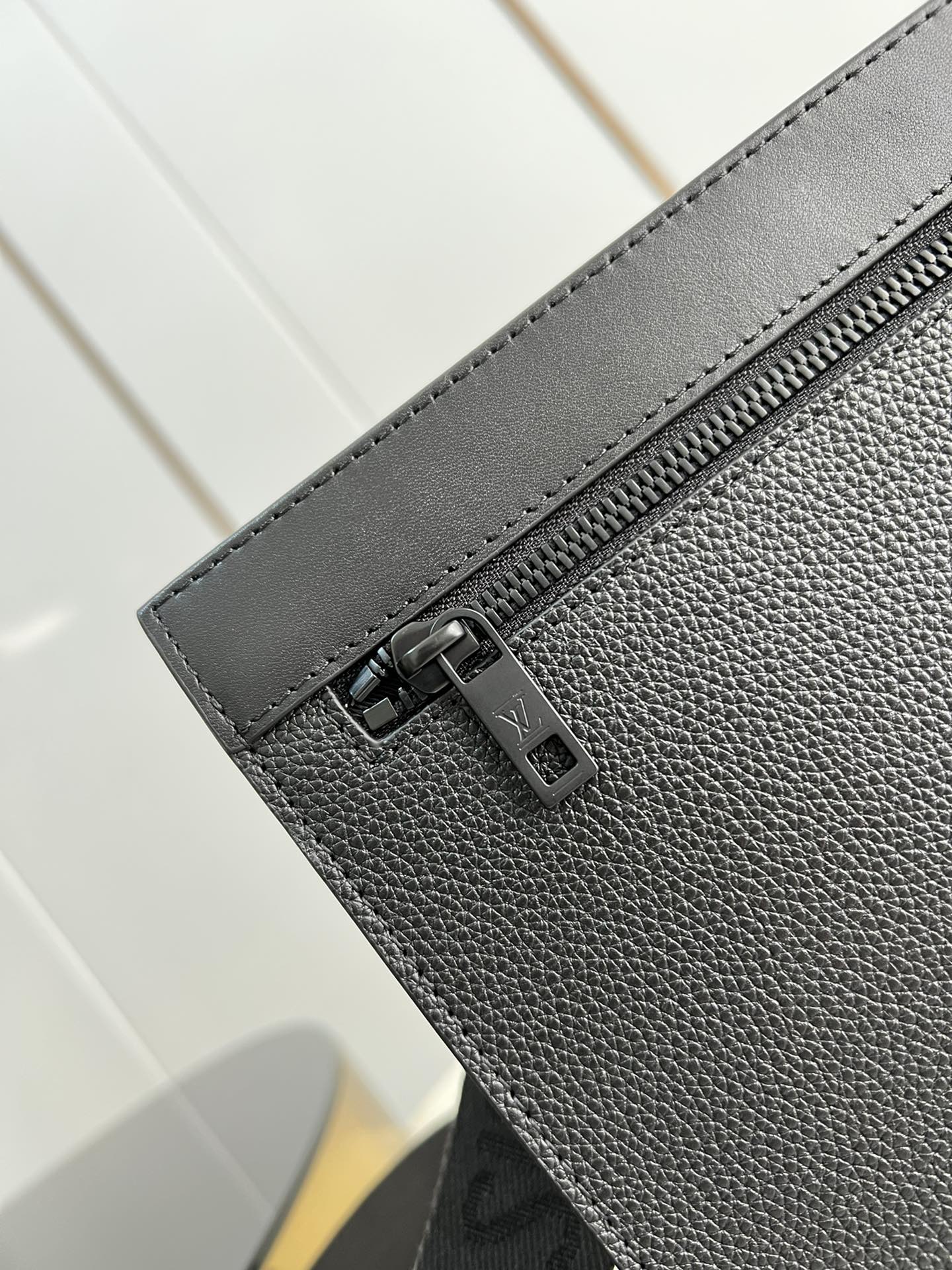 LV BAG M