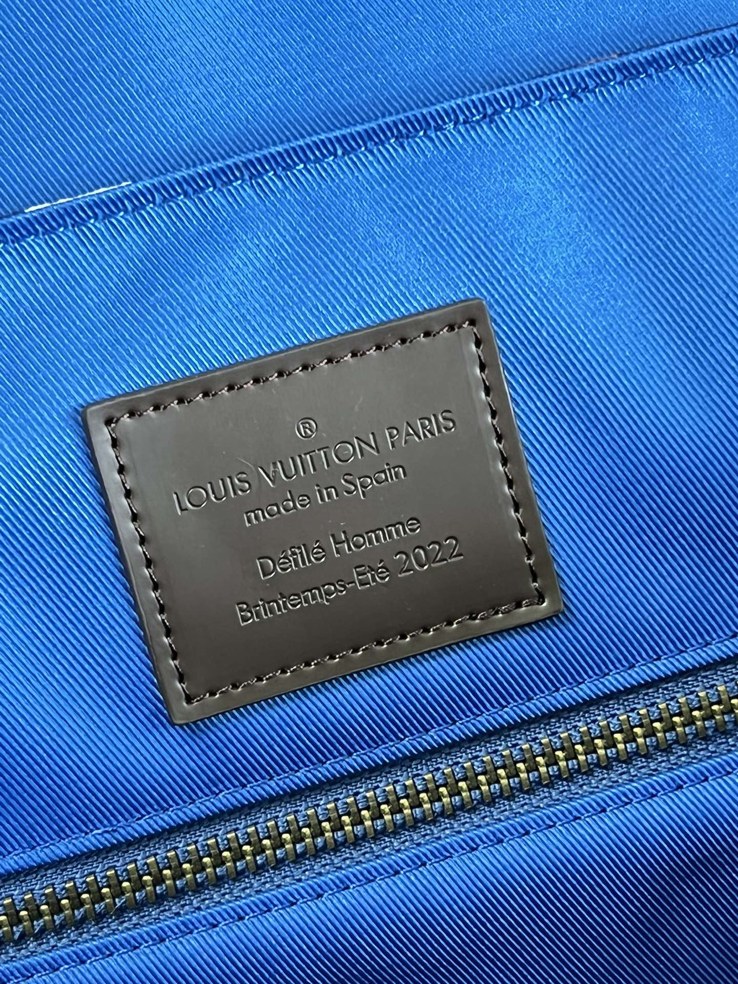 LV BAG M