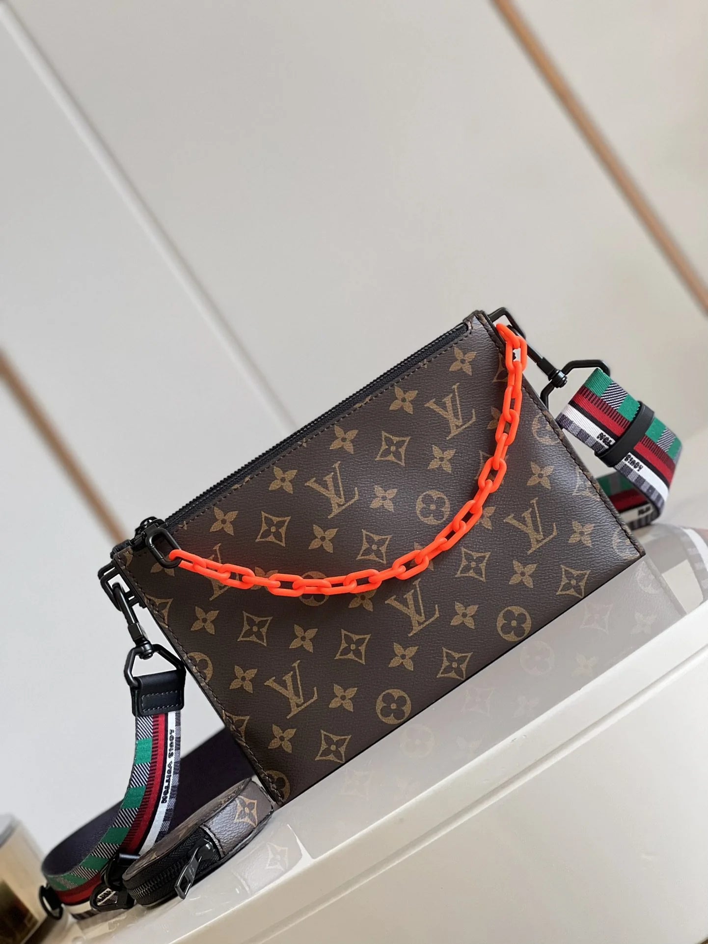 LV BAG M