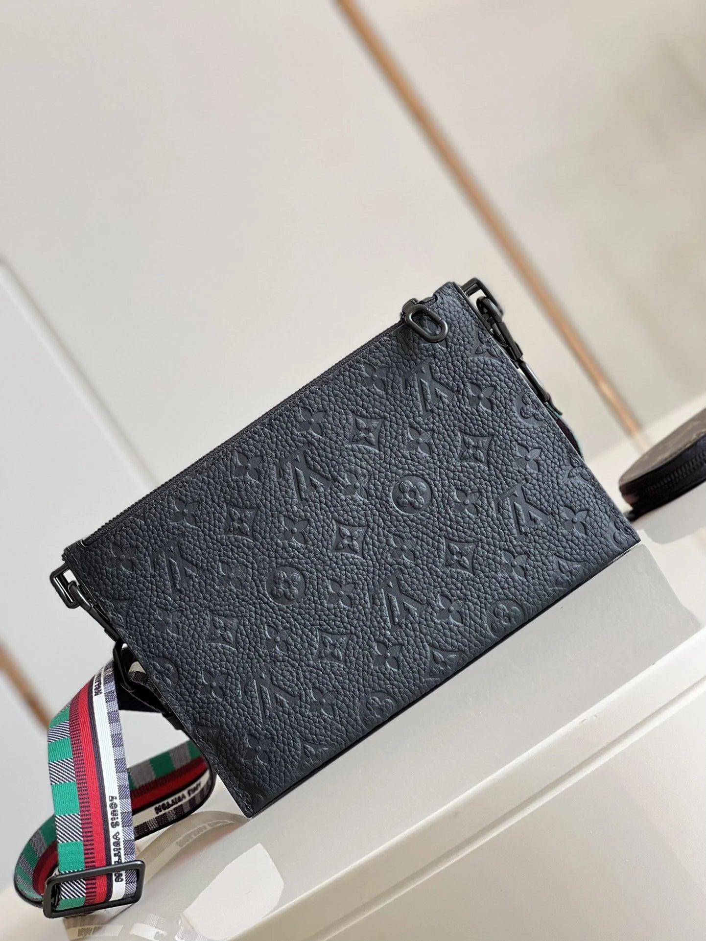 LV BAG M