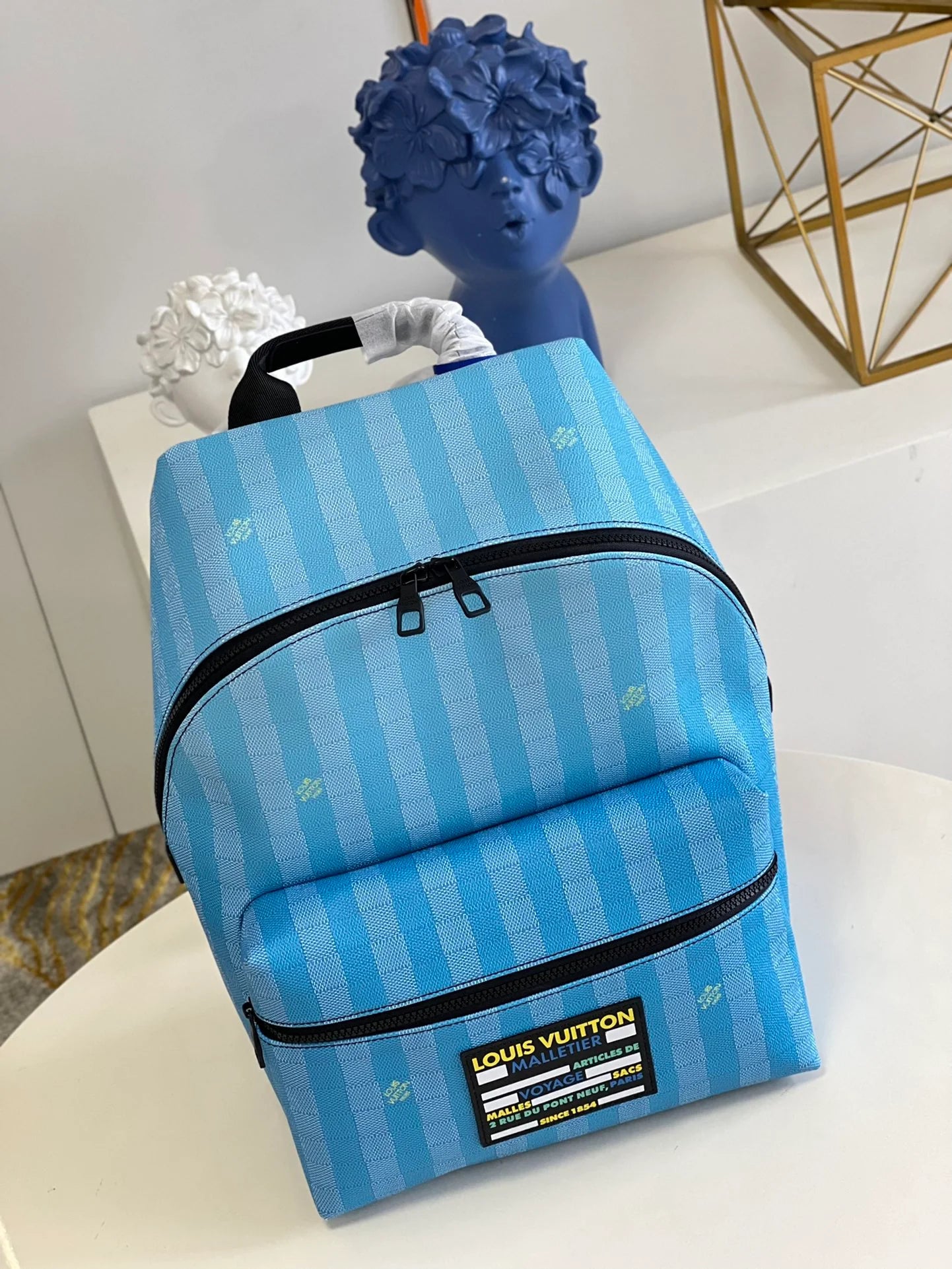 LV BAG M