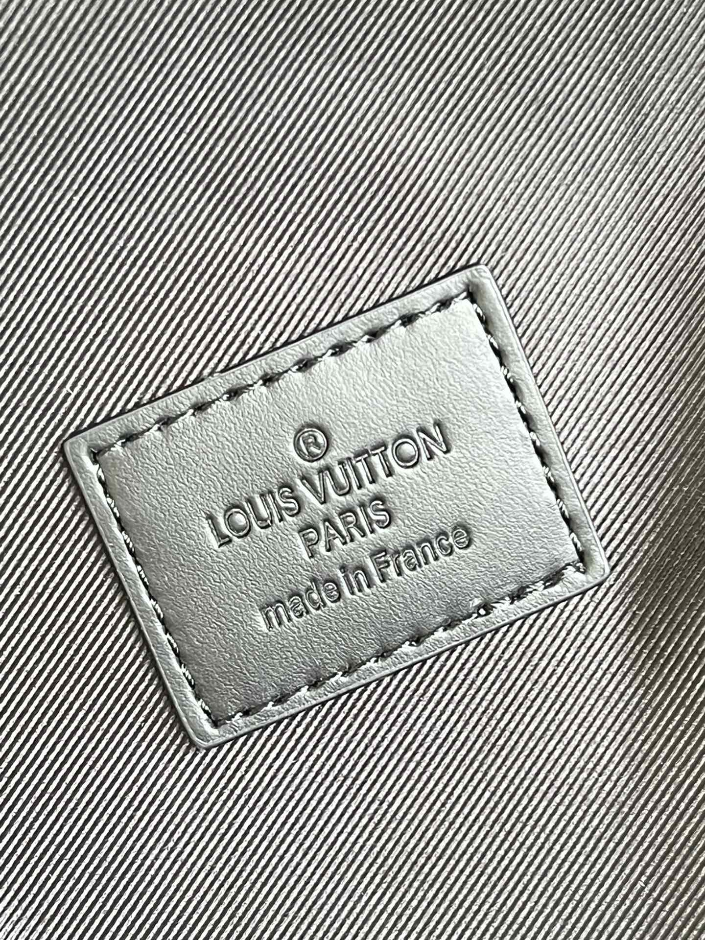 LV BAG M