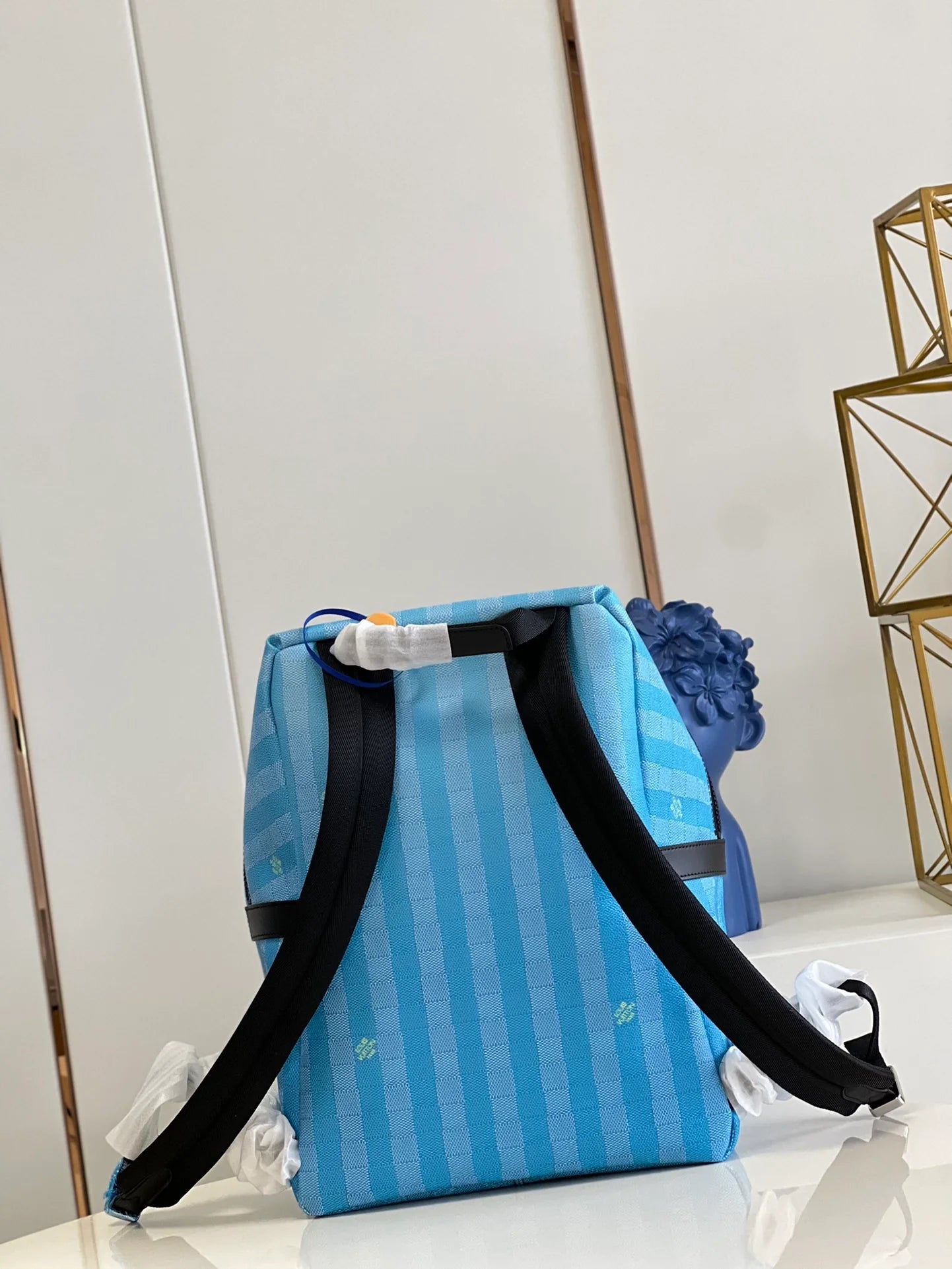 LV BAG M