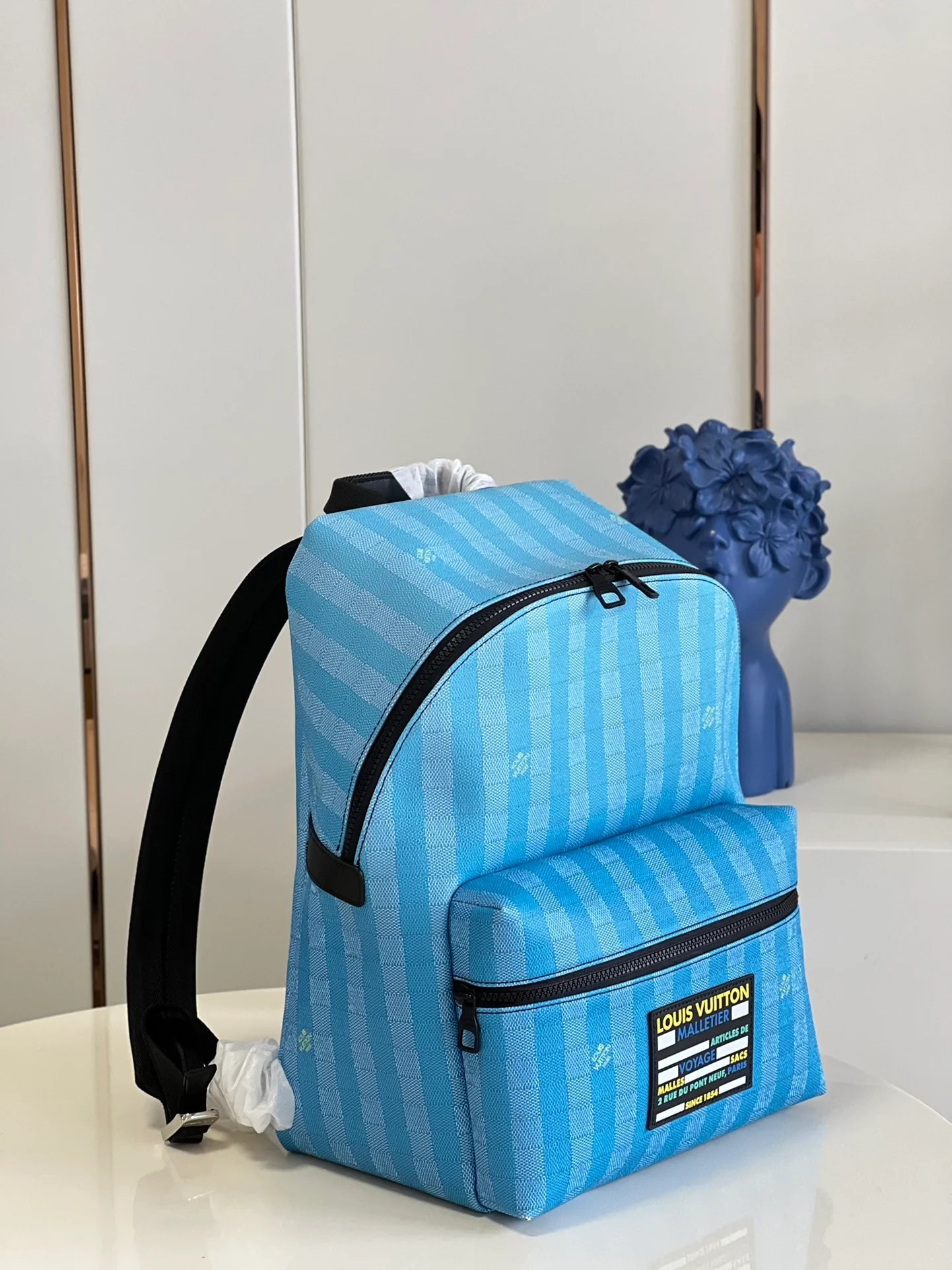 LV BAG M