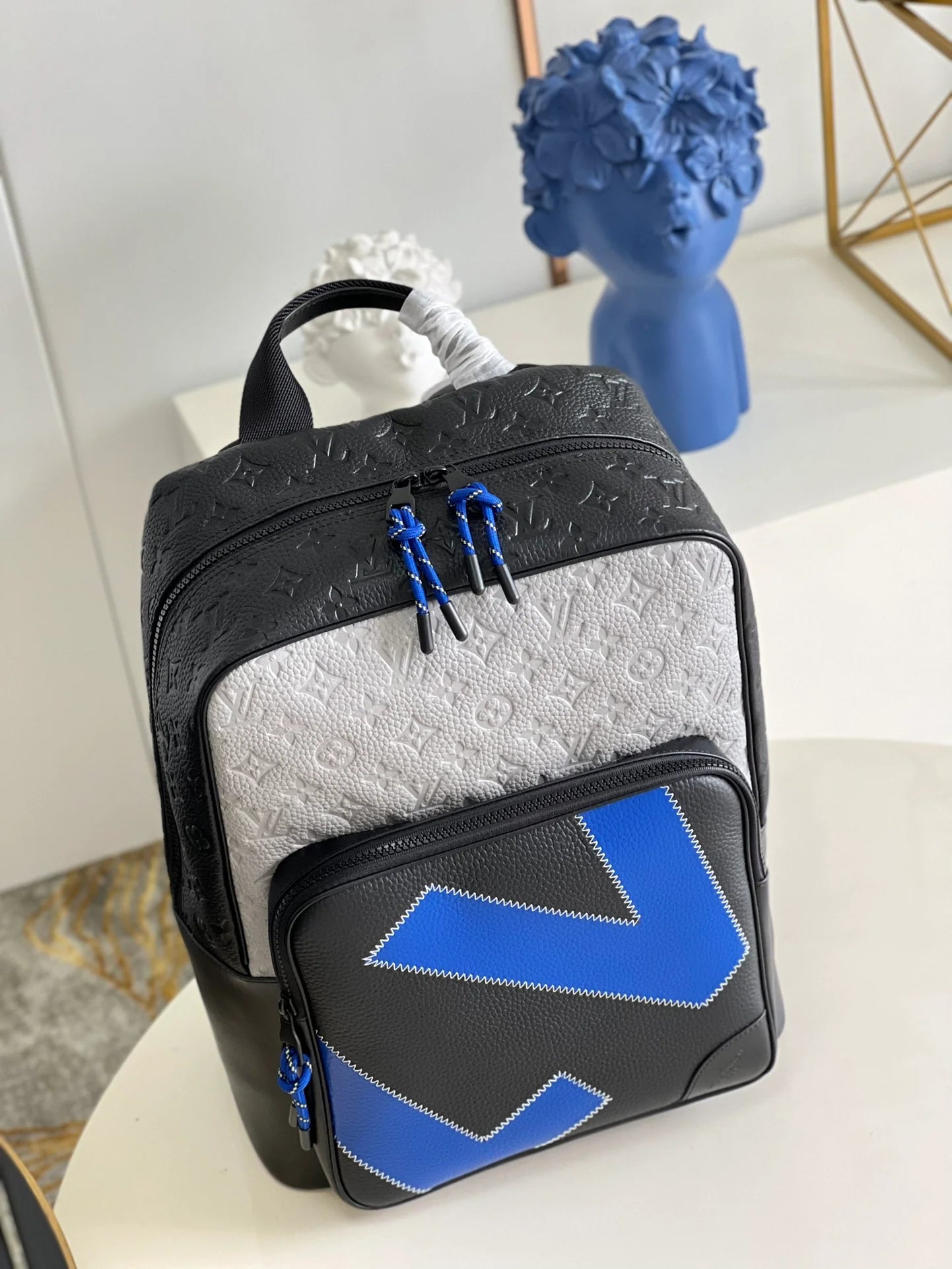 LV BAG M