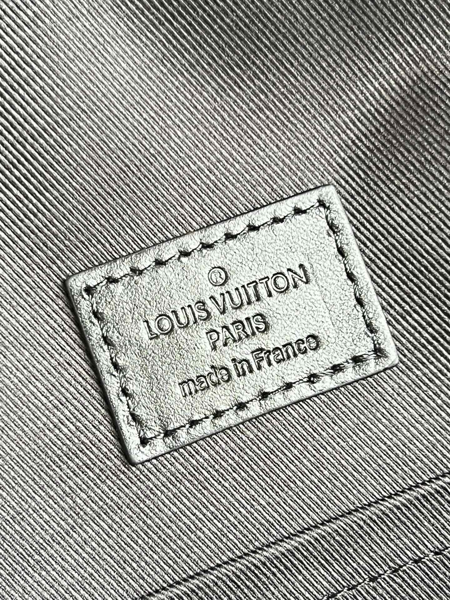 LV BAG M