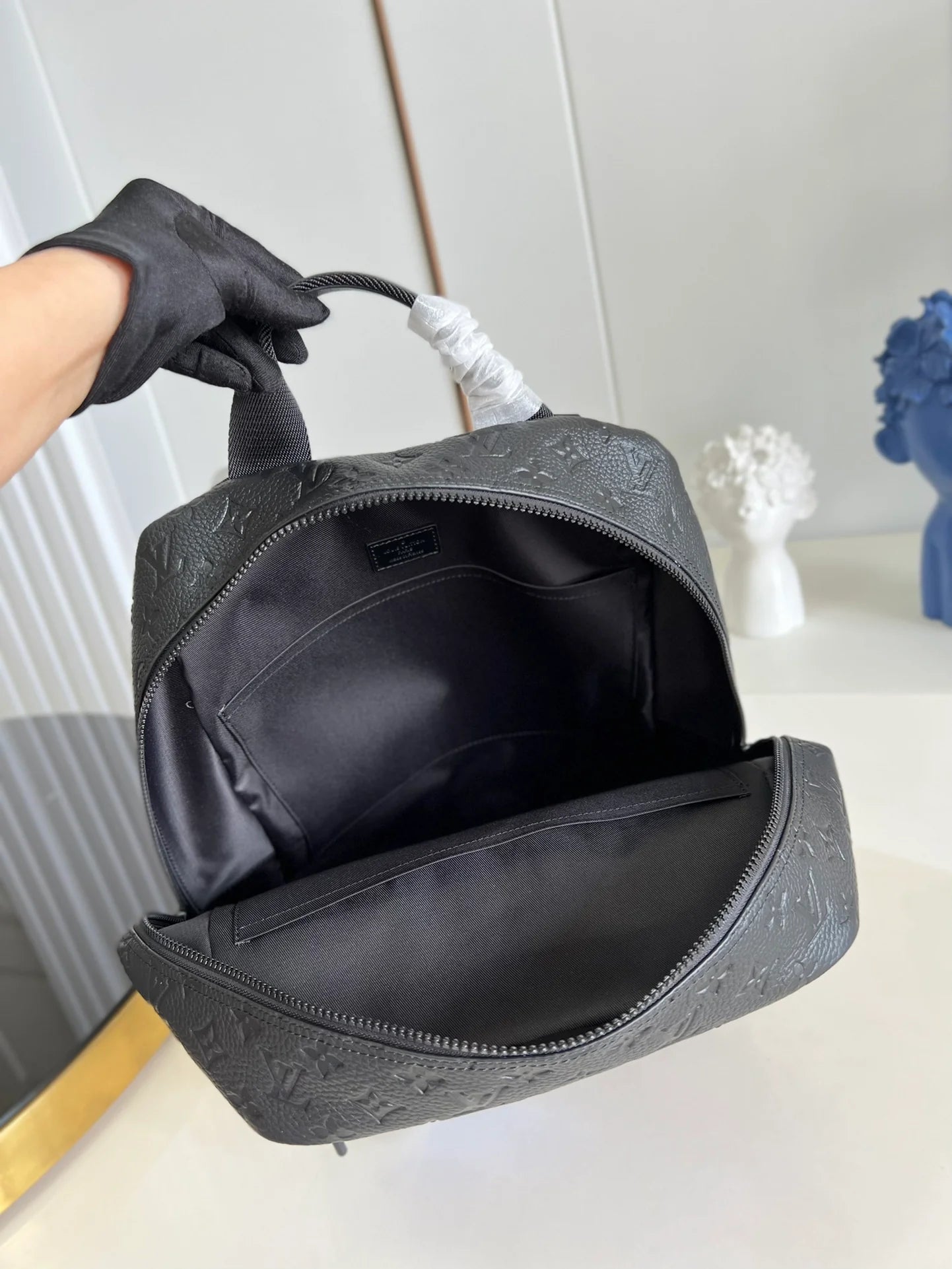 LV BAG M