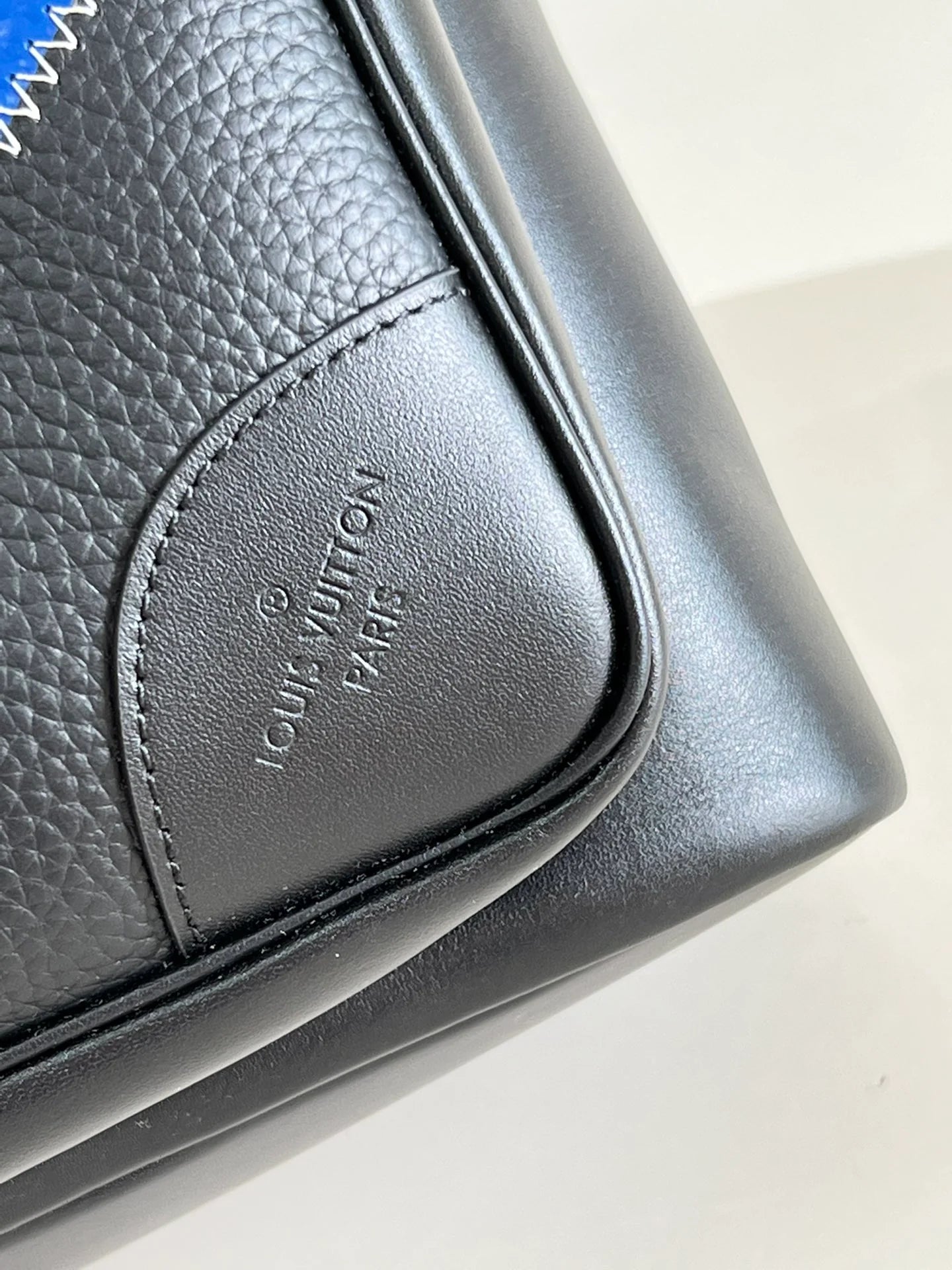 LV BAG M