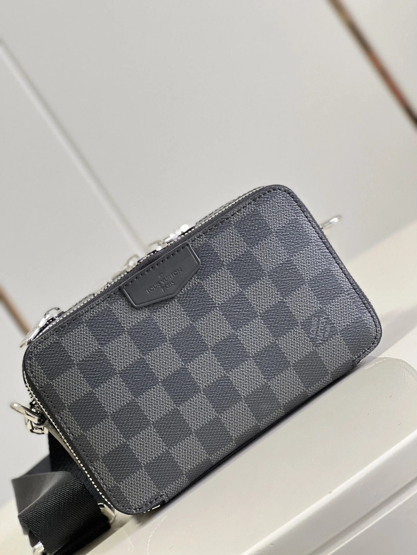 LV BAG M