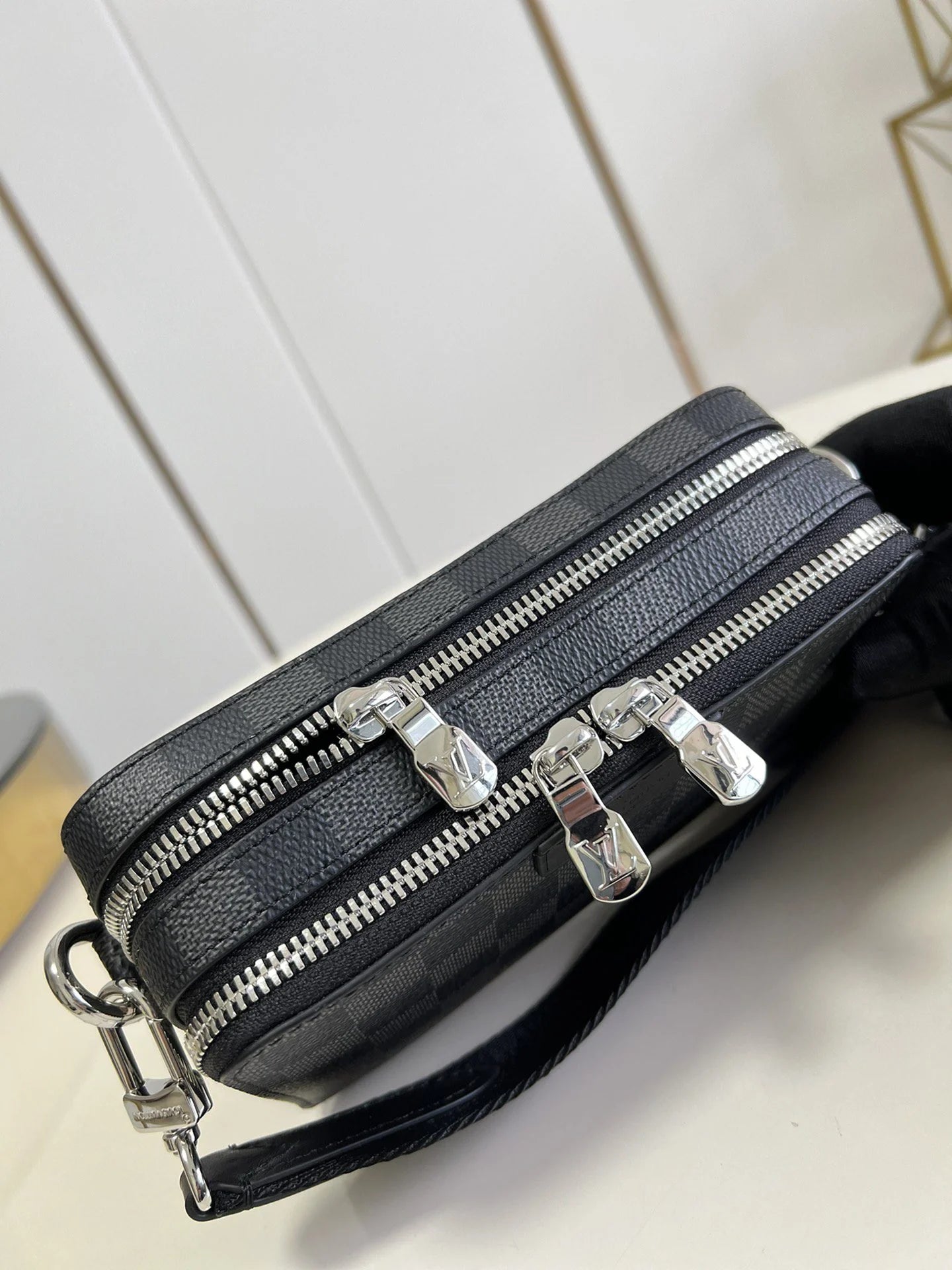 LV BAG M